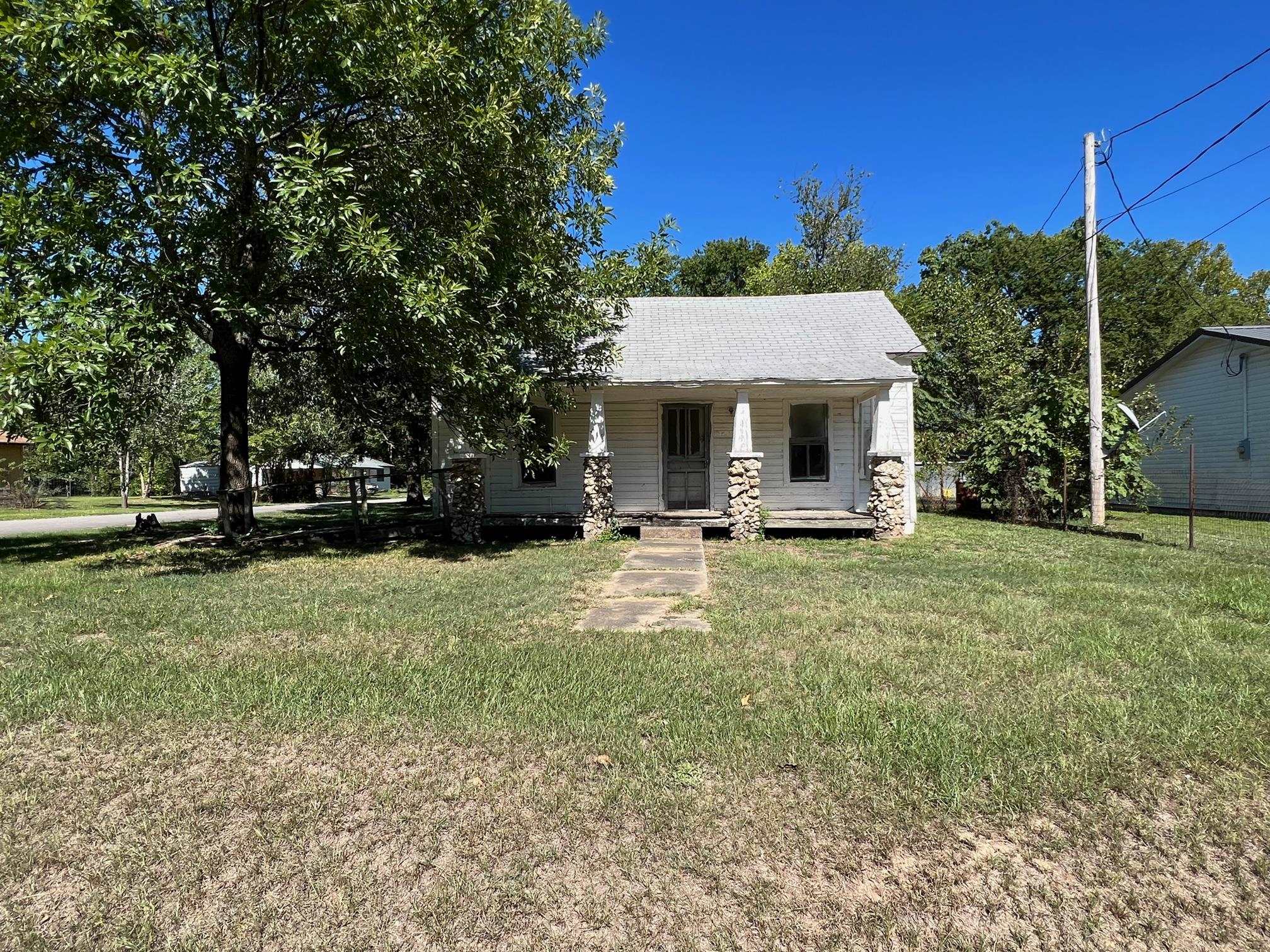 Photo 1 of 1 of 1000 Third Street house
