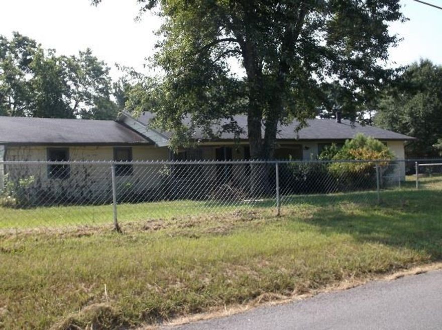 Bring all offers this property offers 3 bedrooms, 2 baths, large kitchen, sep dining and so much more there is a huge shop and a over sized garage with 4 acres to play.