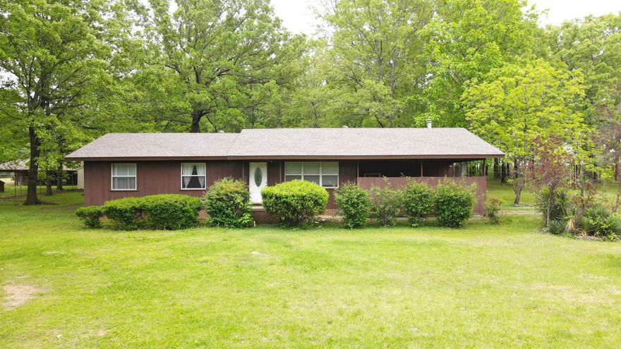 Envision your ideal country living on a large 4 acres inside the city limits. Spacious living/den and hardwoods in the bedrooms. Large kitchen and master bath. Roof replaced in 2021. HVAC 13 years old. Windows replaced within 10 years. Fantastic outdoor property with lots of space to create your dream oasis. Property has a natural gas generator and located near the Gurdon Lake.