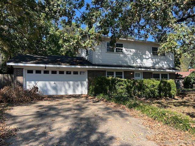 BEAUTIFUL LAKEVIEW - Residential