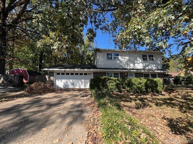 BEAUTIFUL LAKEVIEW - Residential