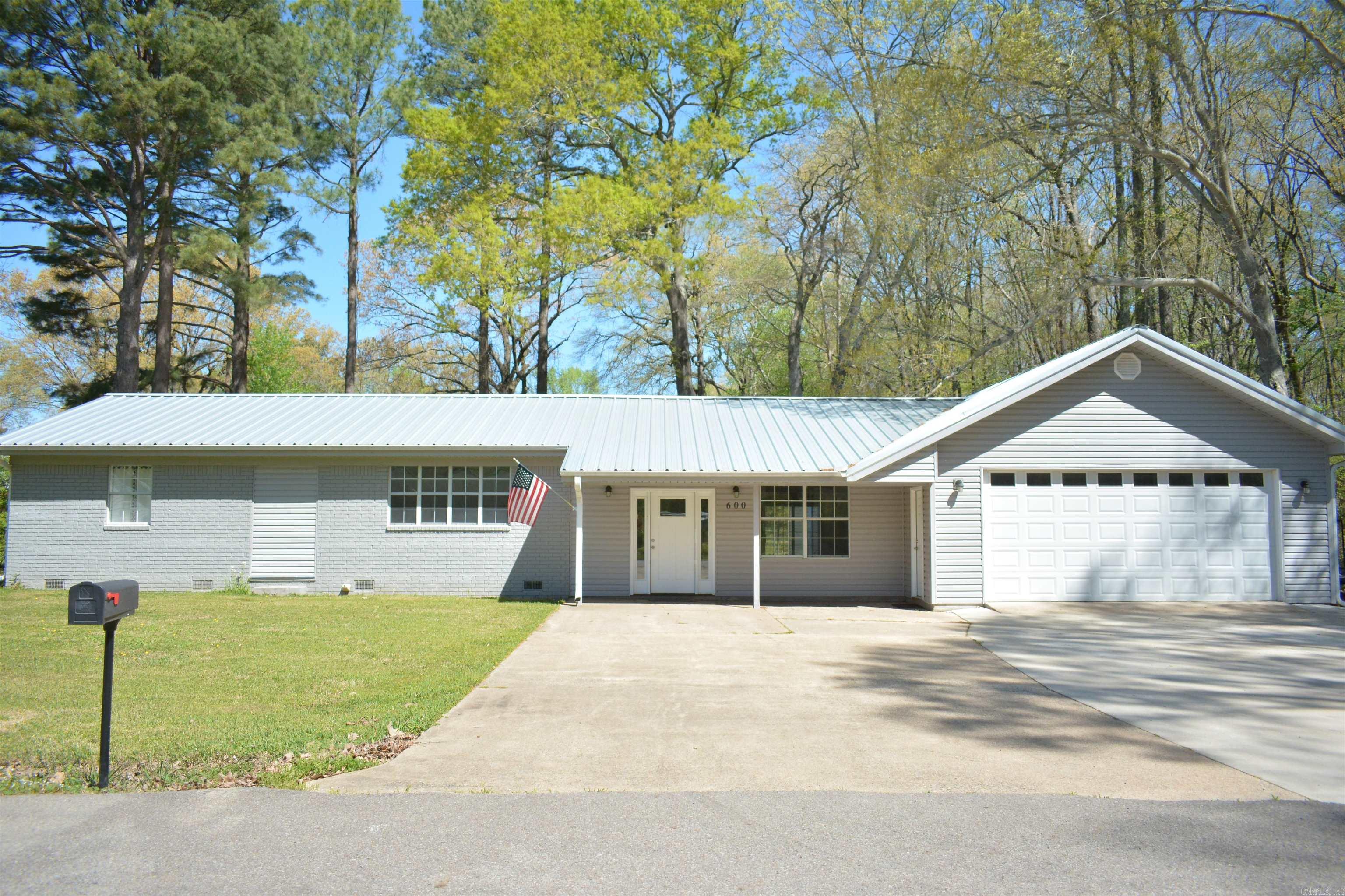 Welcome to your dream oasis tucked away at the end of a serene street in charming Searcy, AR! This spacious abode boasts 5 cozy bedrooms and 4 bathrooms, offering ample space for the whole family and then some. Step inside and be greeted by a sprawling living area, perfect for hosting gatherings or simply unwinding after a long day. Need a space to tackle those work projects? Look no further ā your new home comes complete with a stylish office, providing the ideal environment for productivity and inspiration. Nestled in a tranquil neighborhood, peace and privacy are yours to enjoy. Whether you're savoring morning coffee on the porch or indulging in a backyard barbecue, this property offers the perfect blend of comfort and tranquility. With its prime location and abundance of amenities, this home won't stay on the market for long! Don't miss out on the opportunity to make it yours ā schedule a showing today and let's turn your real estate dreams into reality!