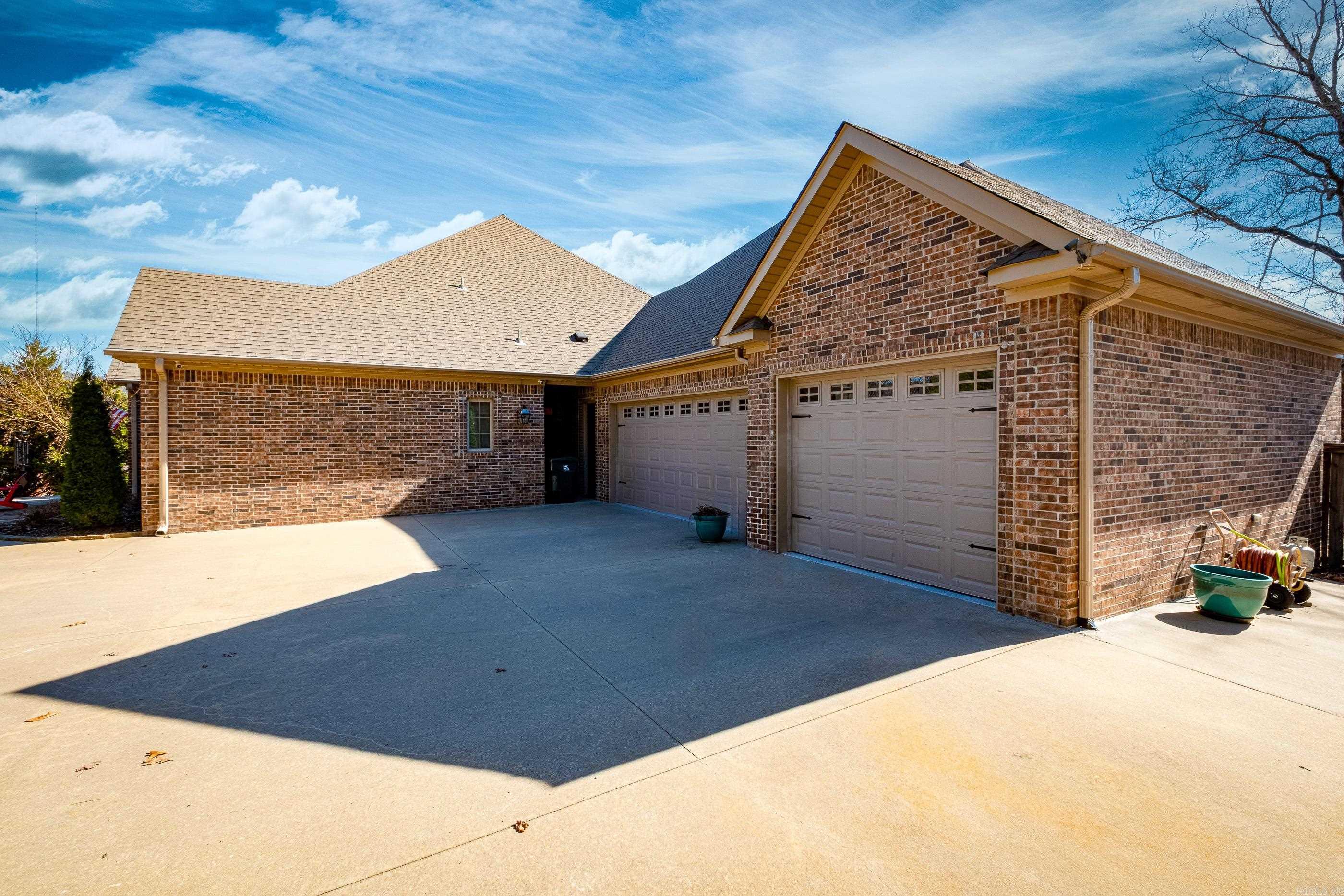 CHENAL VALLEY "MIRAMAR PLACE" - Residential