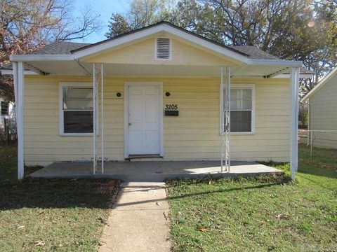 Photo of 3205 Center St St, Little Rock, AR 72206 (MLS # 25049773)