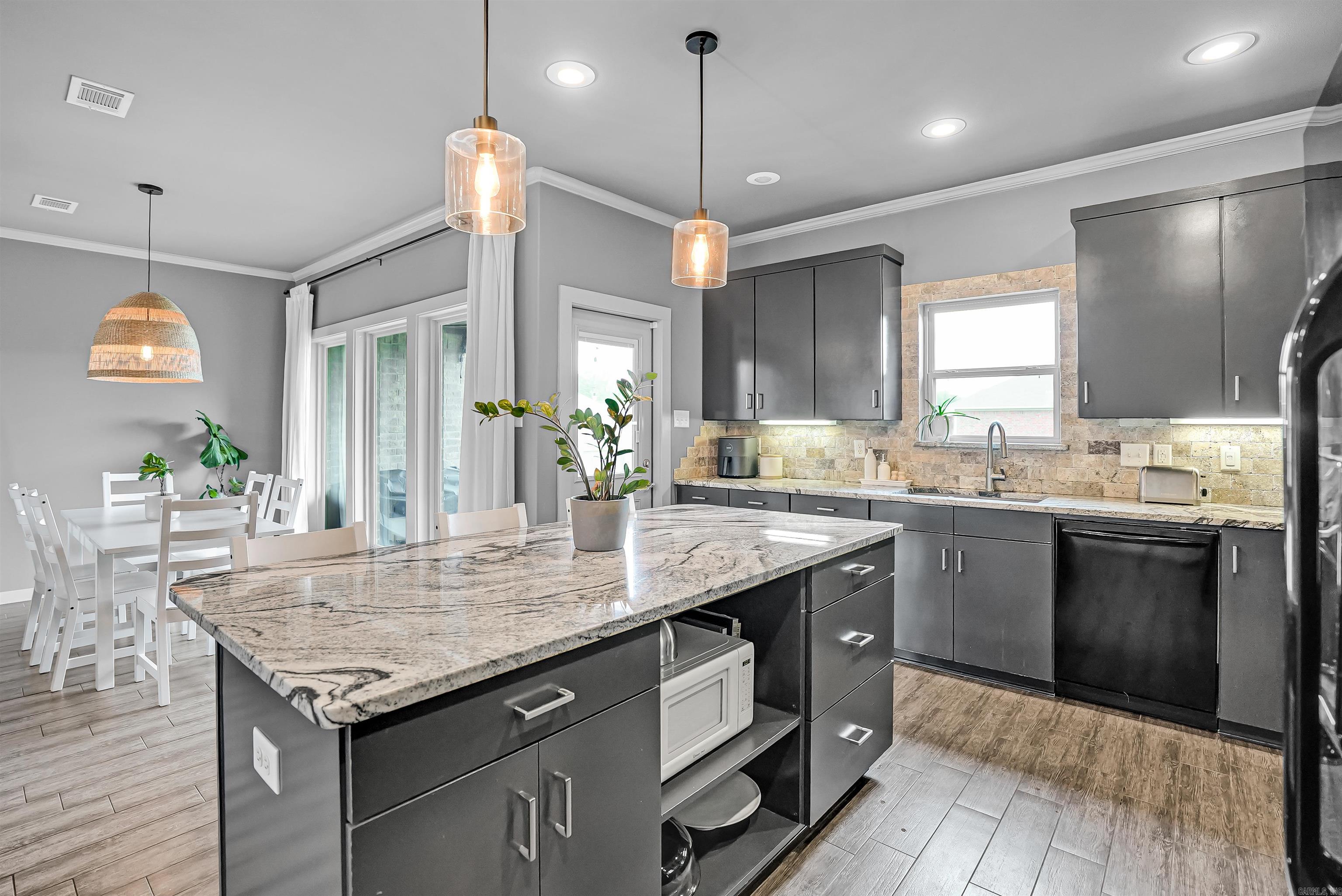 STONEHENGE PLACE - Residential