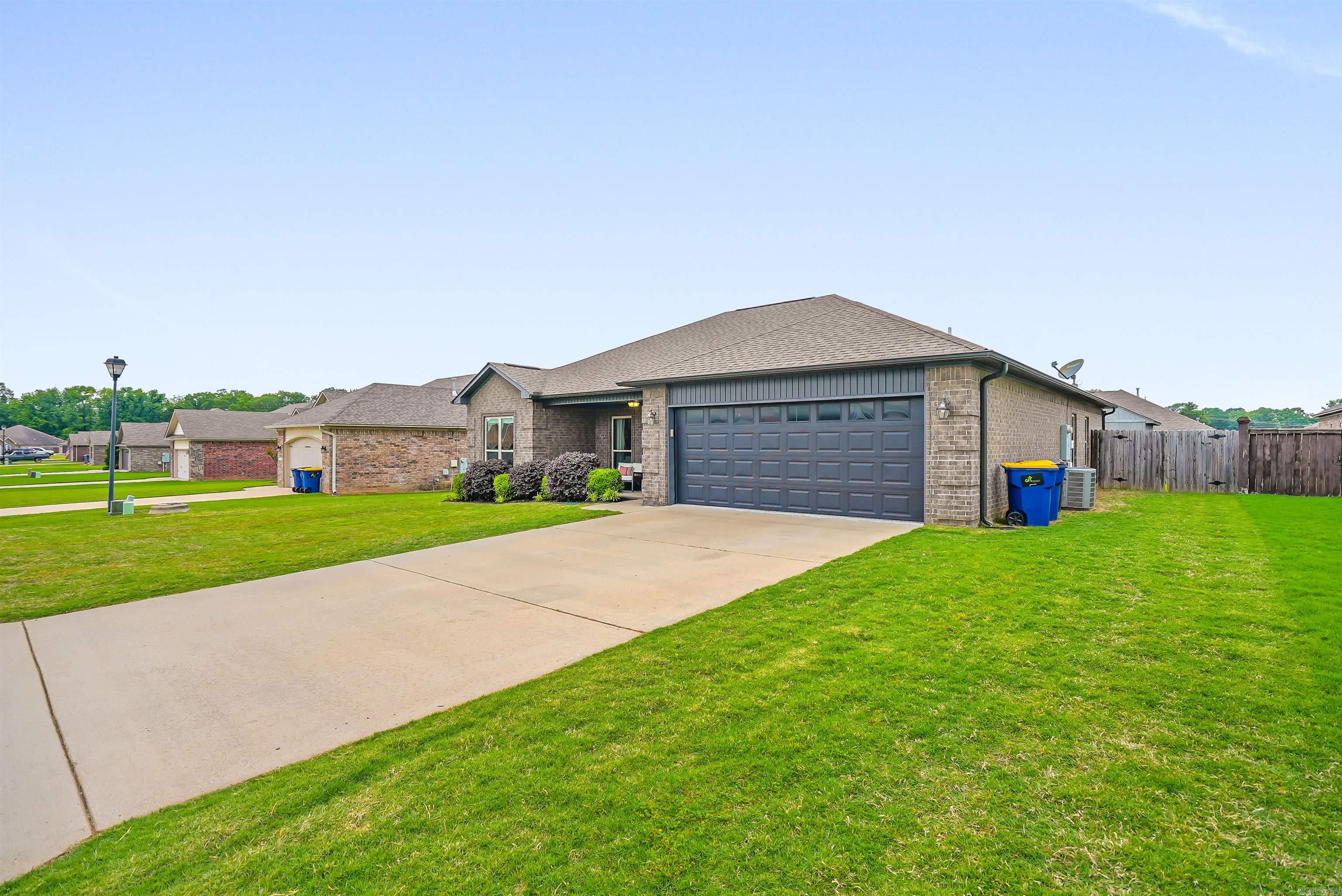 STONEHENGE PLACE - Residential