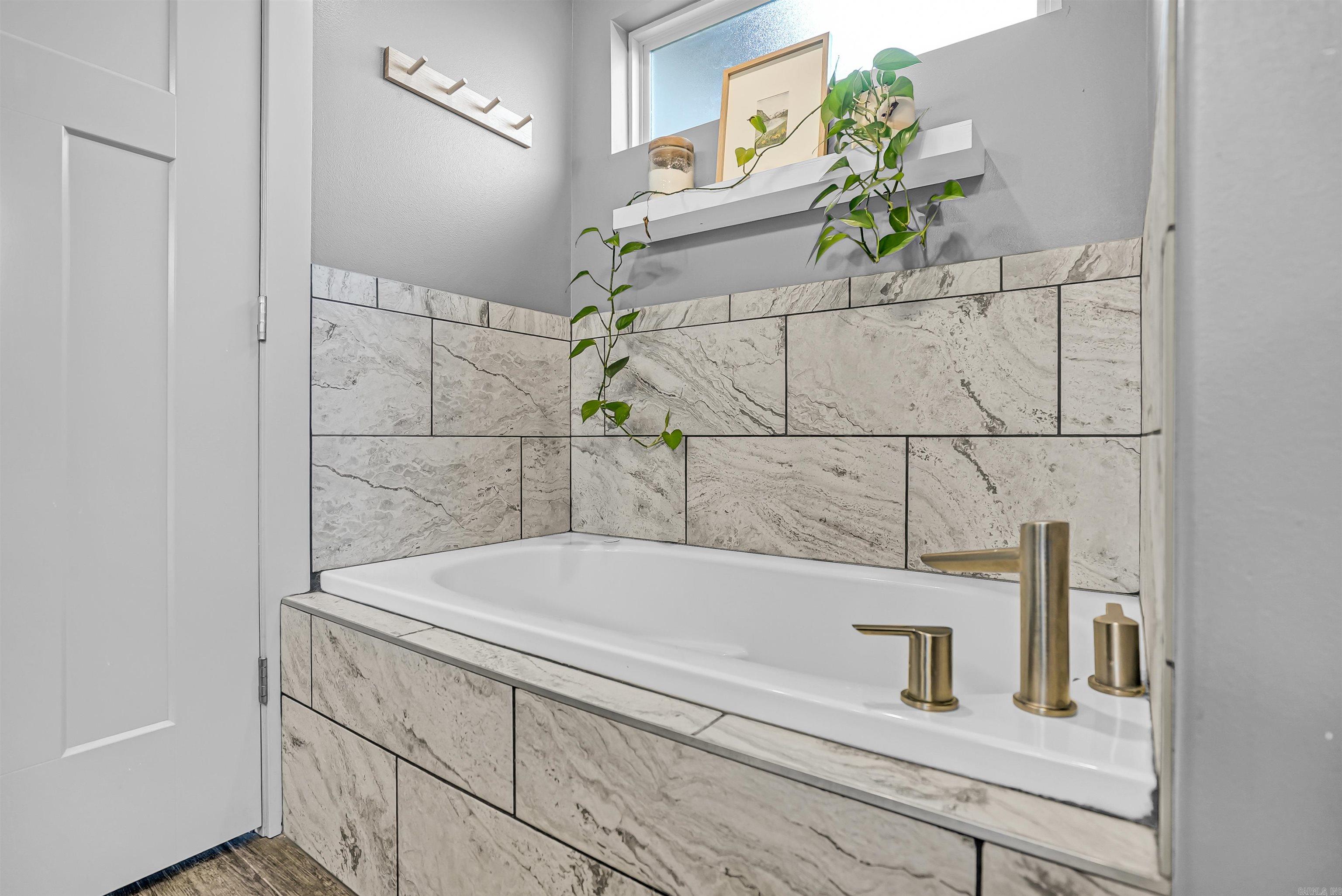 STONEHENGE PLACE - Residential