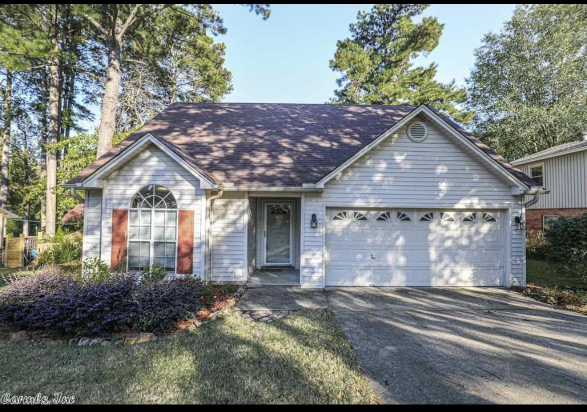 Adorable 3/2 in Benton. Sold before listed.