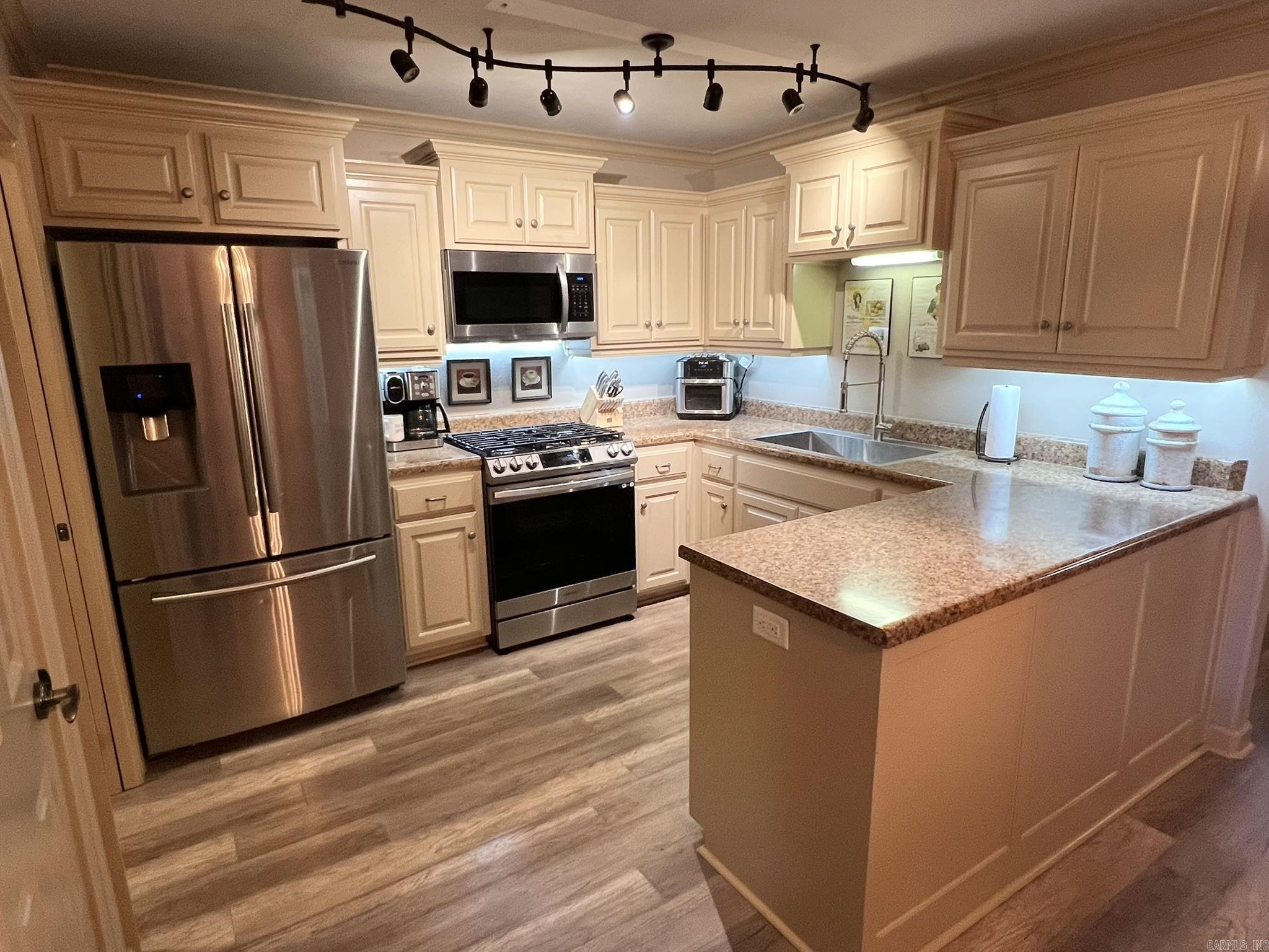 BRENTWOOD - Residential