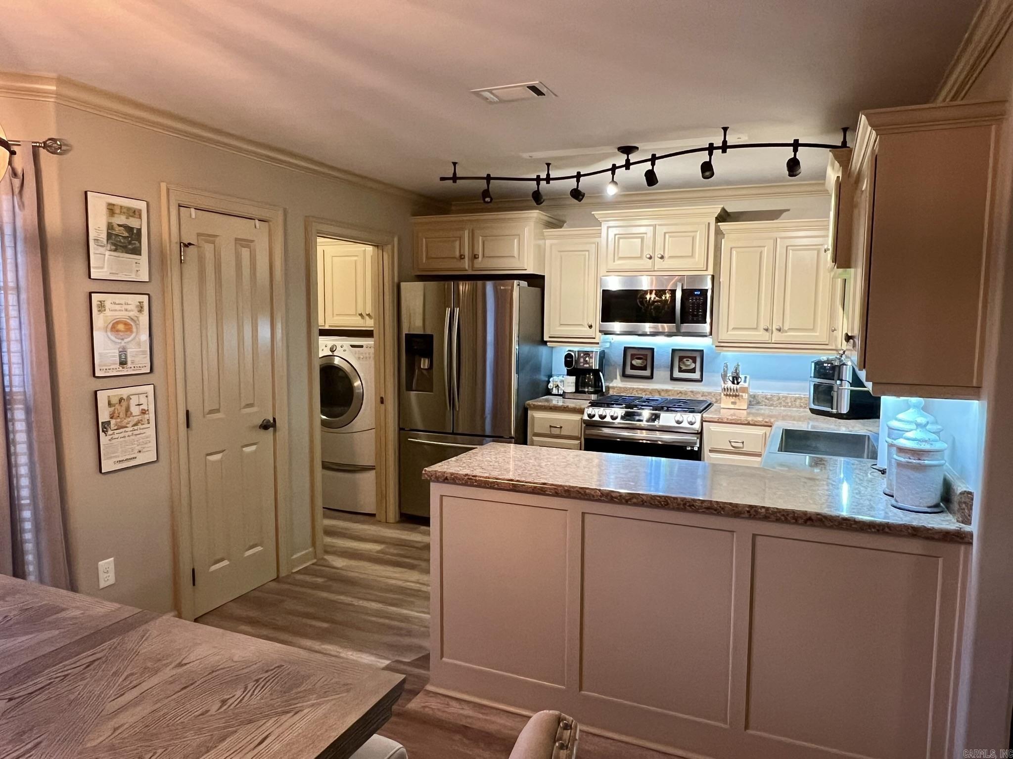 BRENTWOOD - Residential