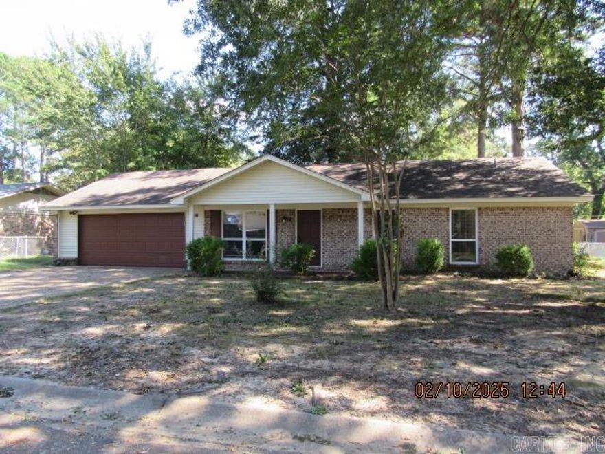 Great Location close to UCA! 3 spacious bedrooms, 2 large living areas, freshly painted interior throughout, ceramic tile floors throughout, 2-inch blinds throughout, updated bathrooms with custom tile showers, updated kitchen with all stainless appliances including refrigerator, oversized laundry room with hookups, gas & electric, 2 car garage, fully fenced yard with nice patio, and more! No Pets Allowed. ***PLEASE NOTE WE DO NOT ADVERTISE ON CRAIGSLIST OR FACEBOOK MARKETPLACE. ANY LISTING OF OURS SEEN THERE IS A SCAM!!!***
