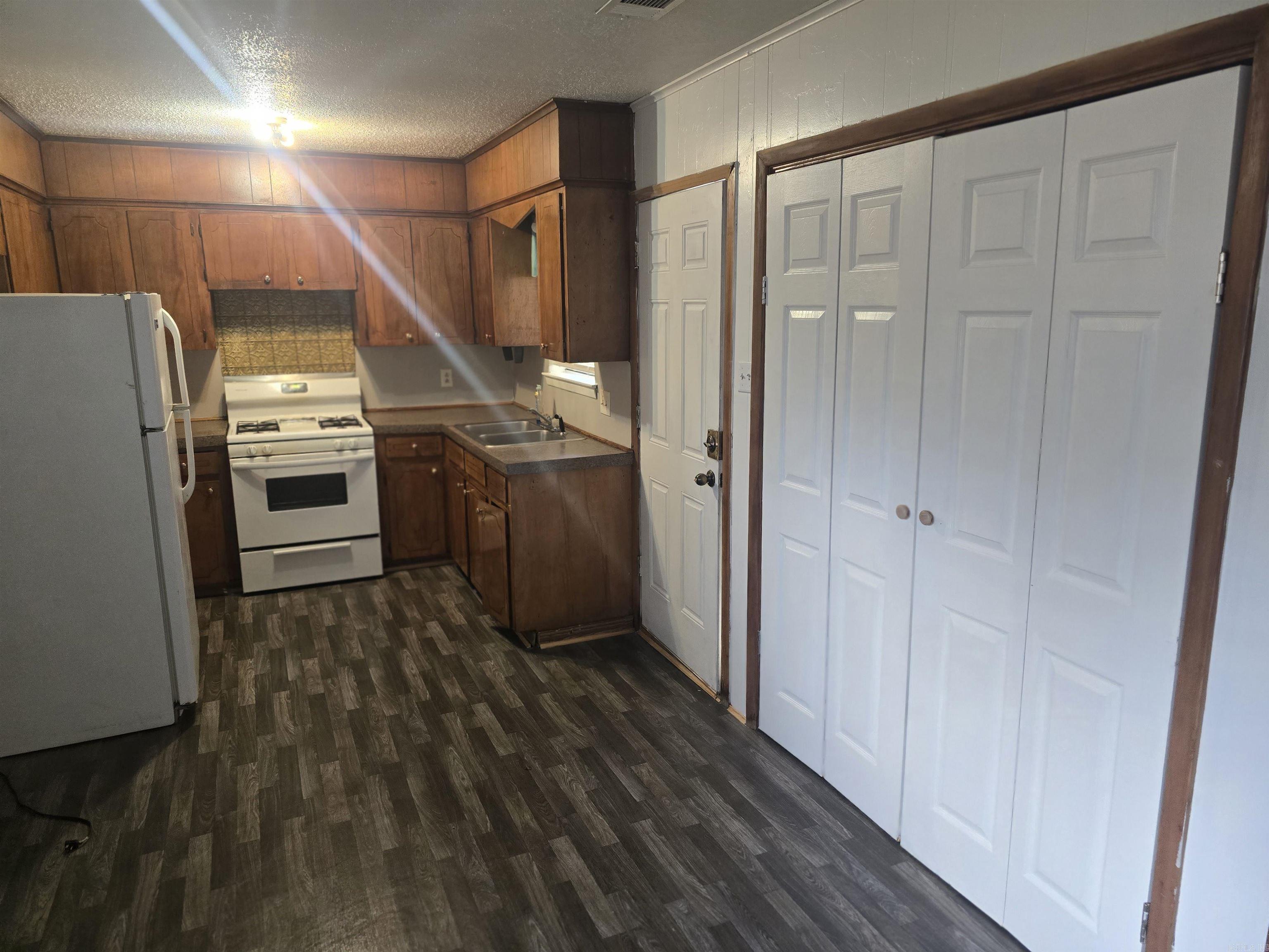 SOUTHWEST ACRES - Residential