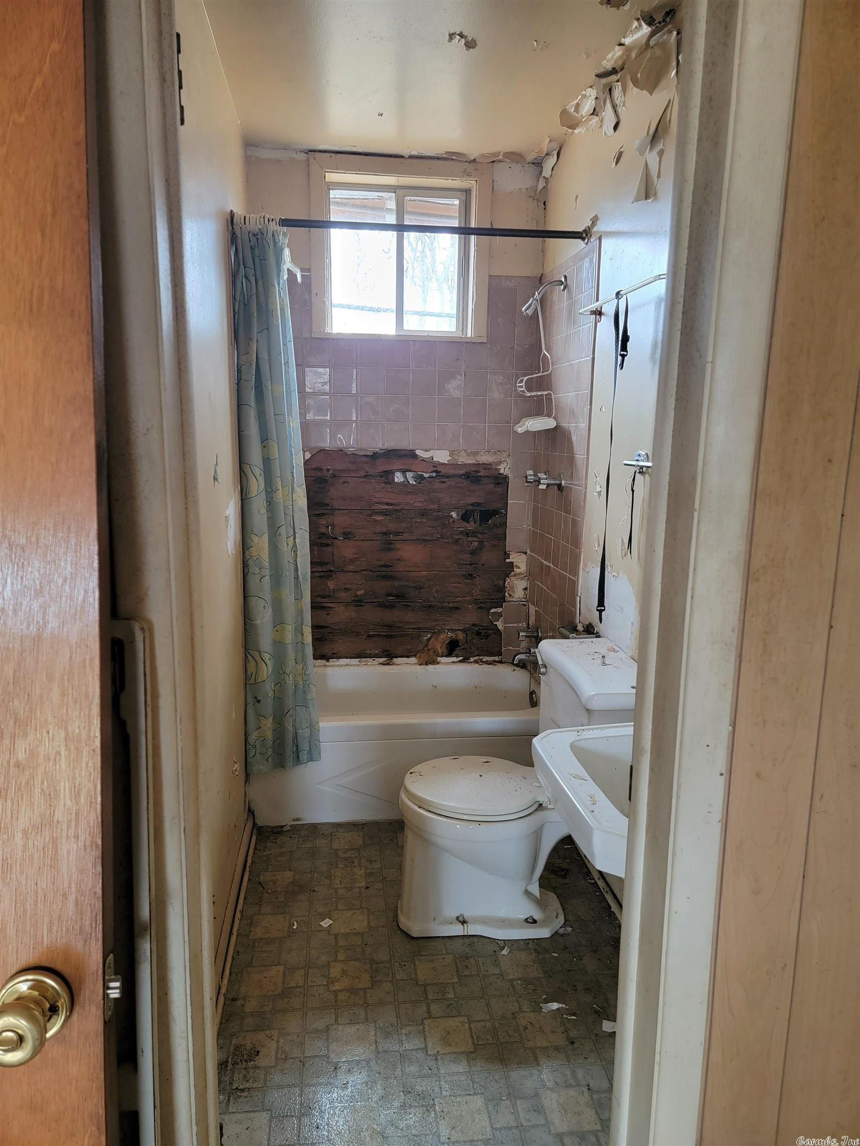 Eureka - Commercial Sale