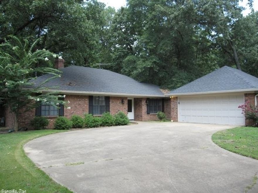 THIS IS AN AUCTION PROPERTY - ALL OFFERS GO THROUGH AUCTION.COM.