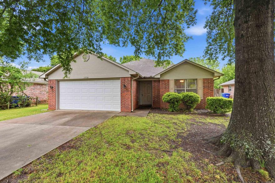 3 bed 2 bath home in Copper Cove Subdivision. Quick and easy access to Dave Ward, schools, and shopping.