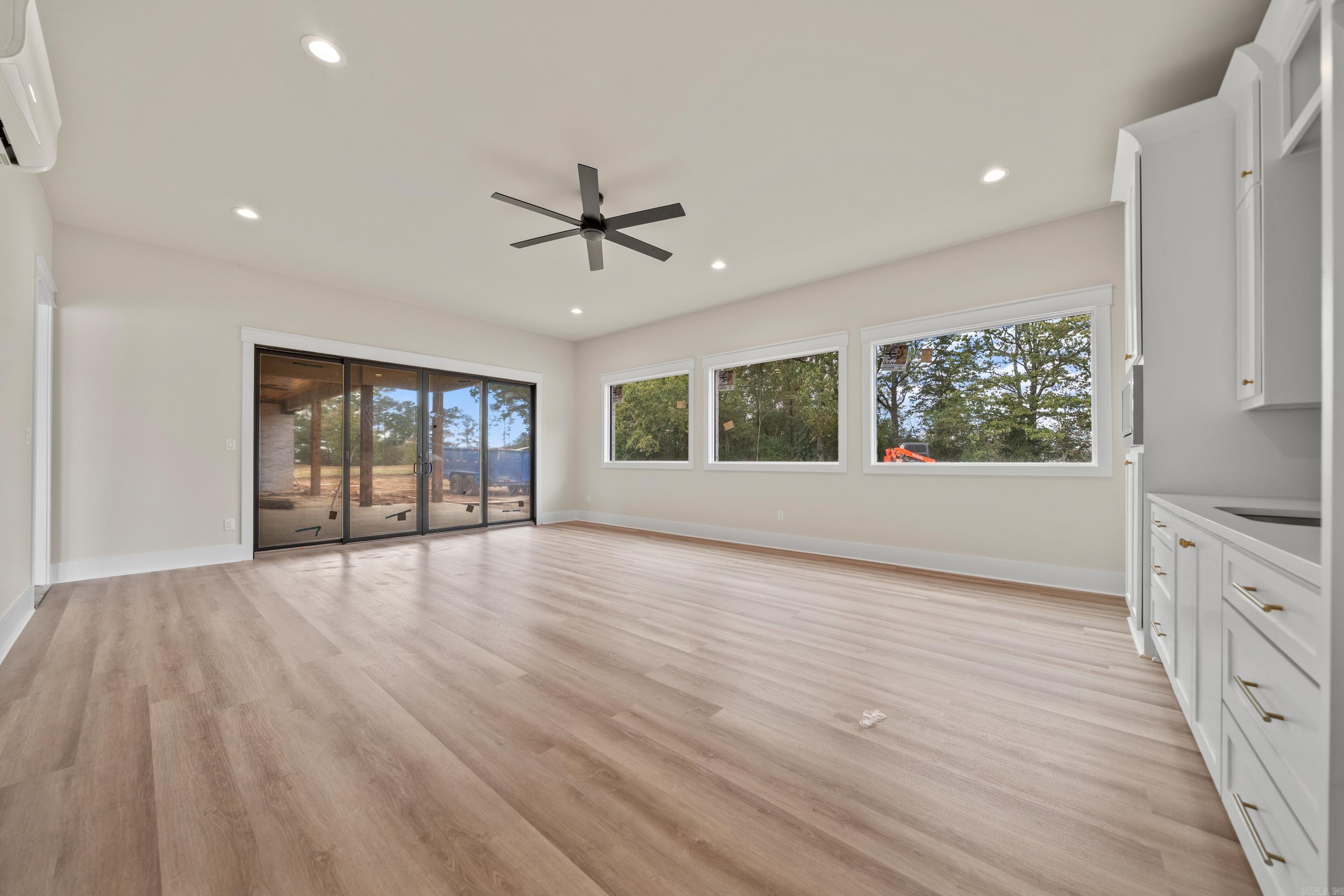 ARLINGTON PARK - Residential