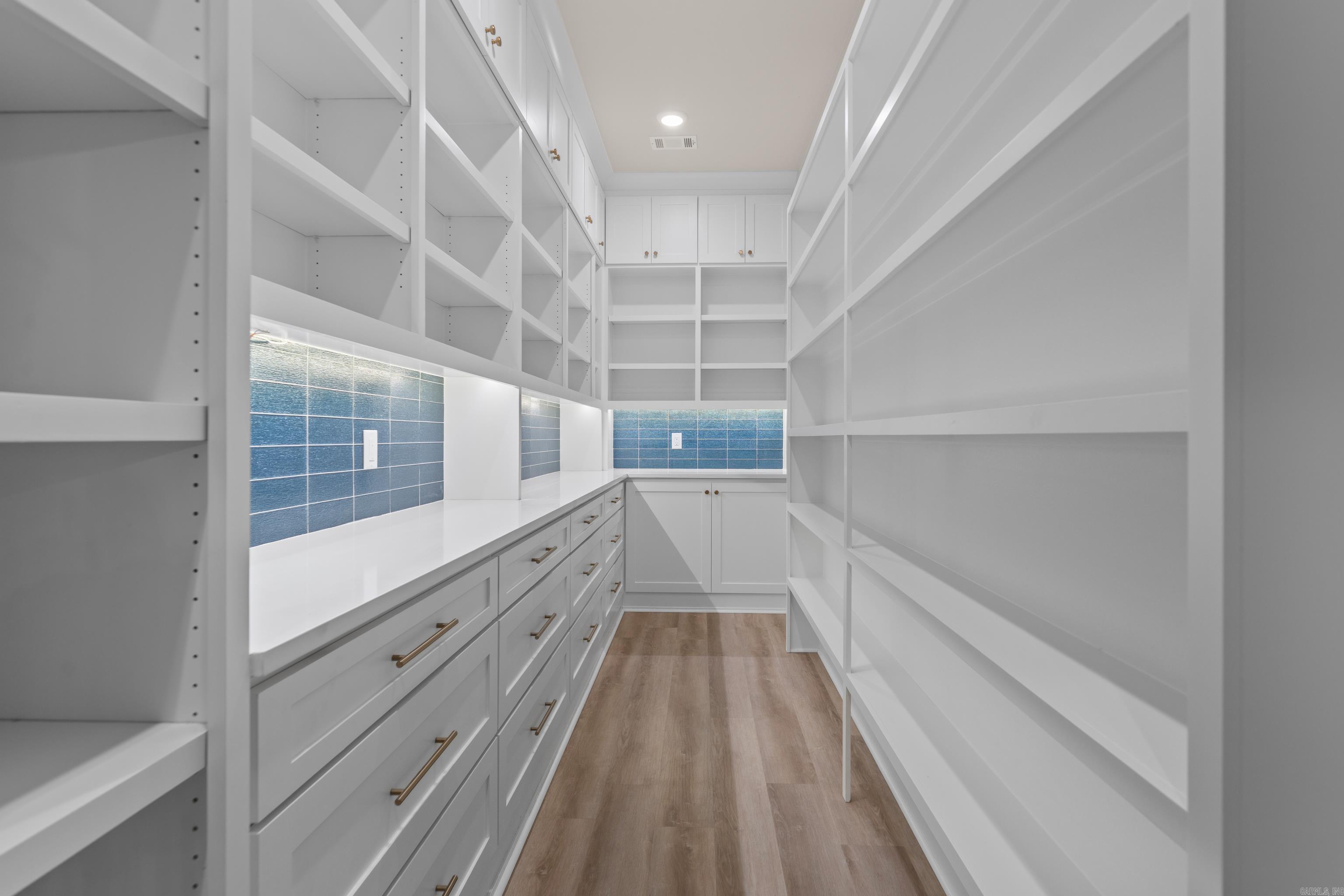 ARLINGTON PARK - Residential