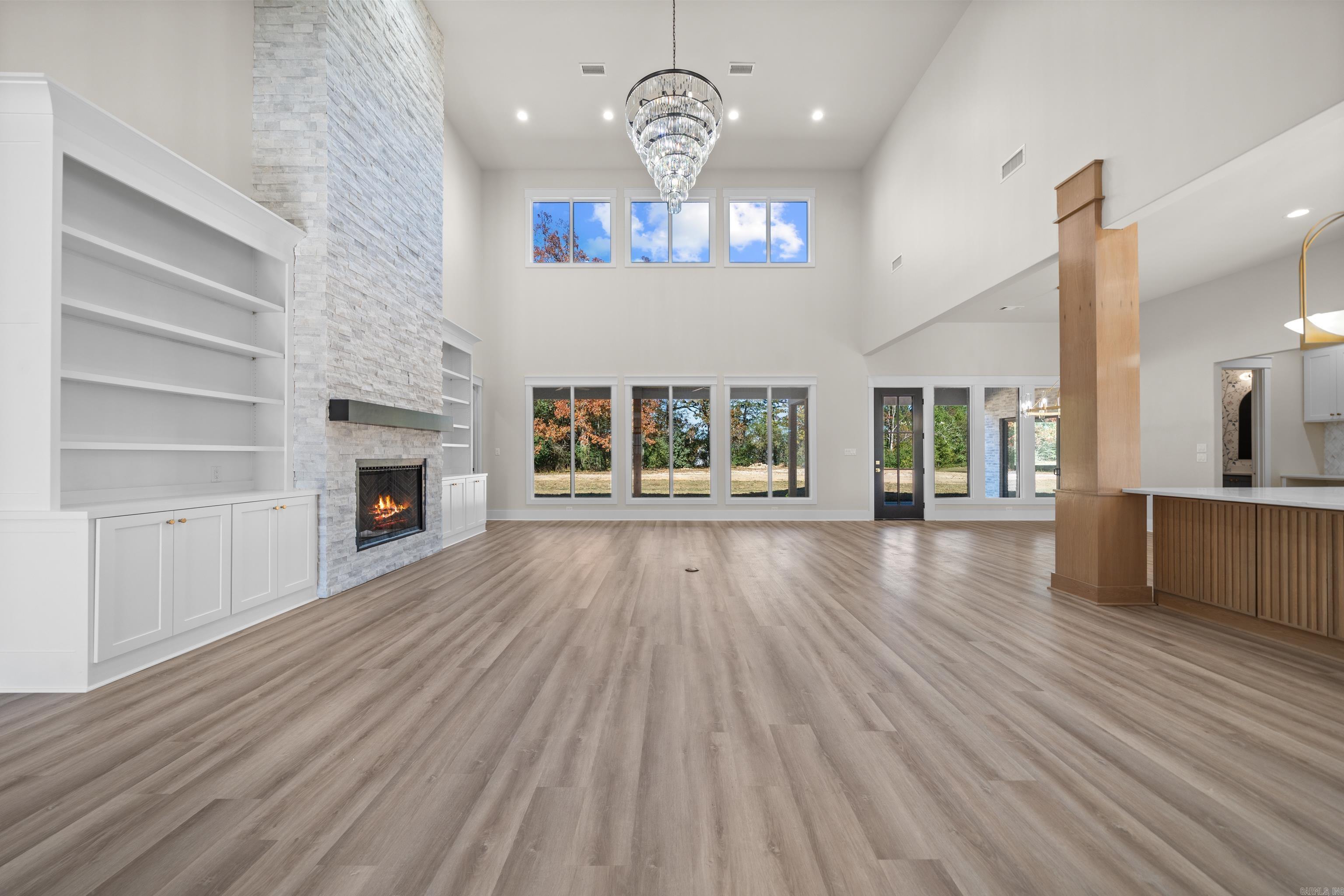 ARLINGTON PARK - Residential