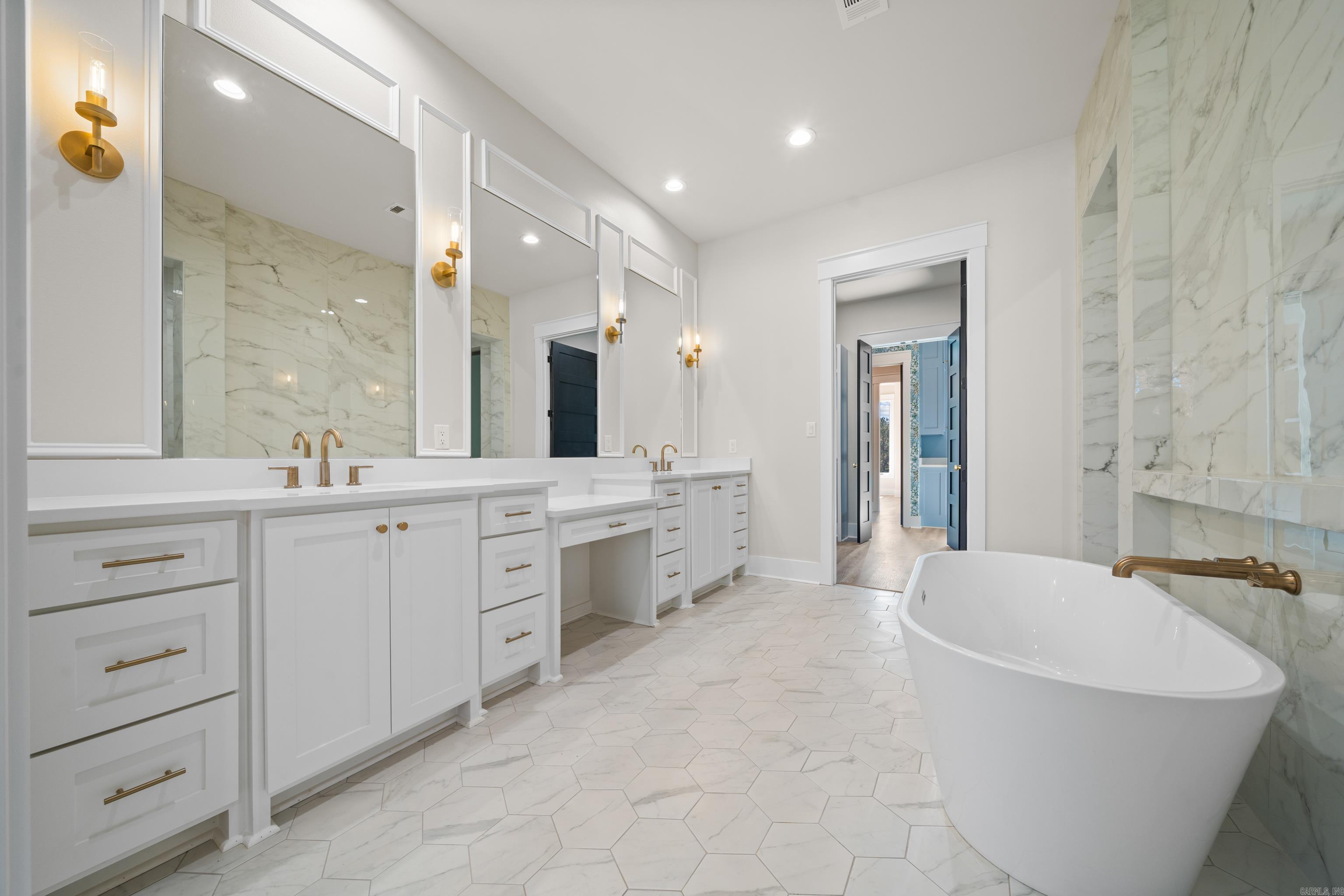 ARLINGTON PARK - Residential