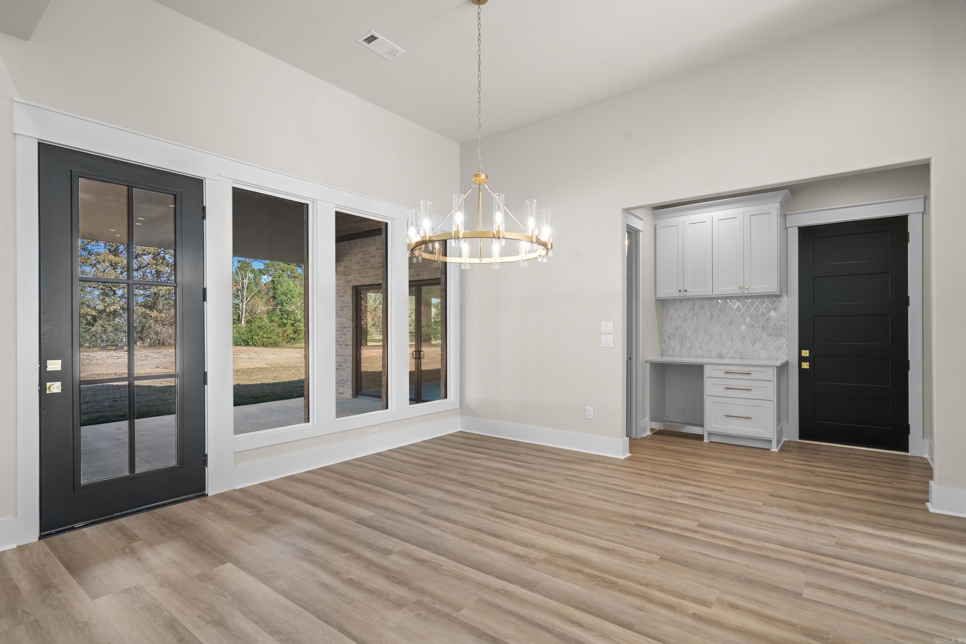 ARLINGTON PARK - Residential