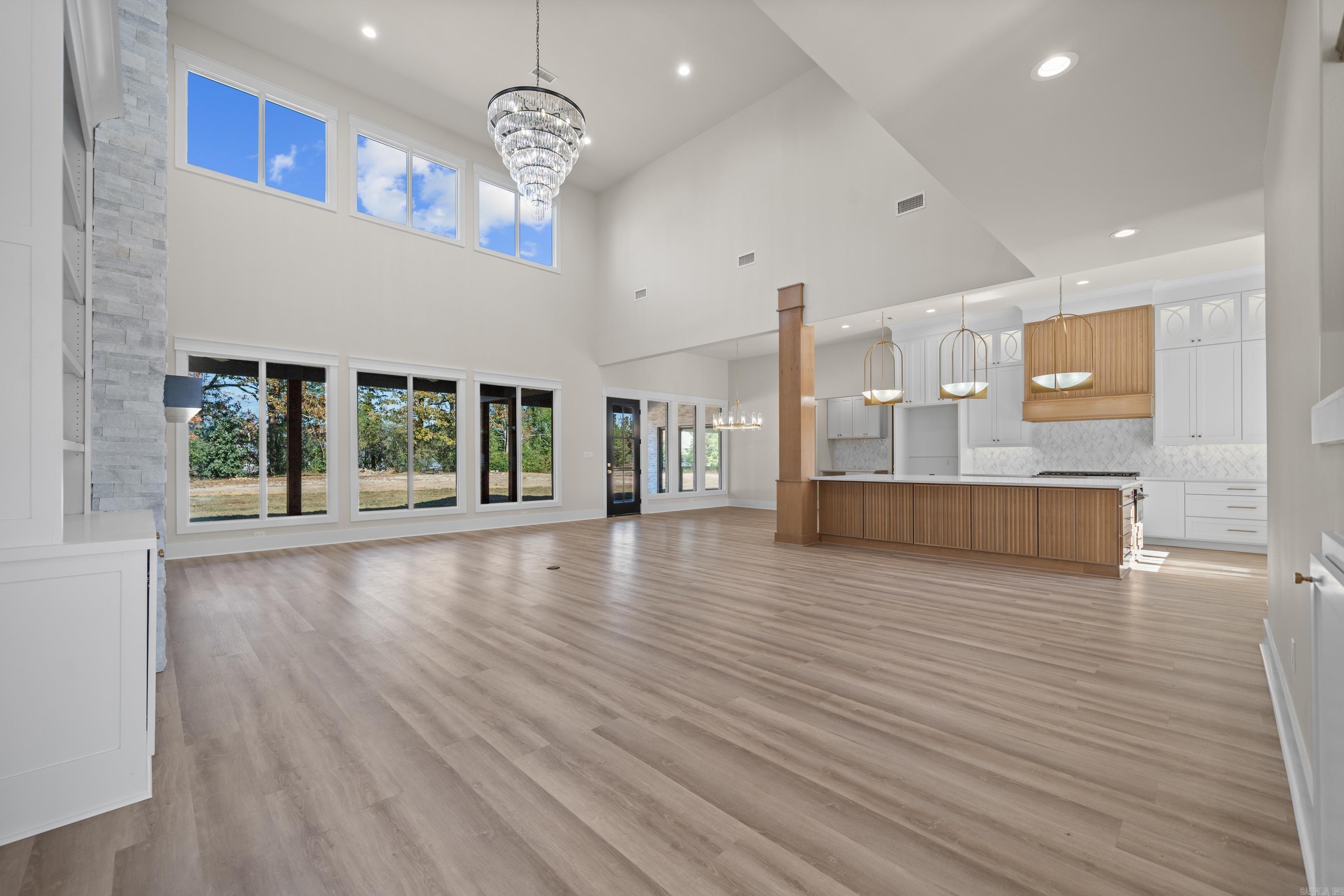 ARLINGTON PARK - Residential