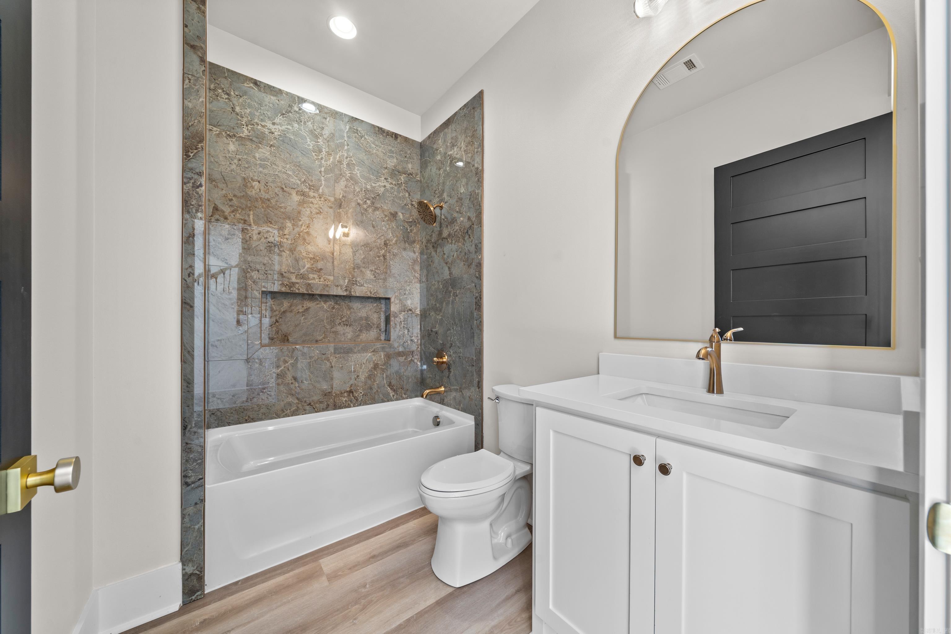 ARLINGTON PARK - Residential