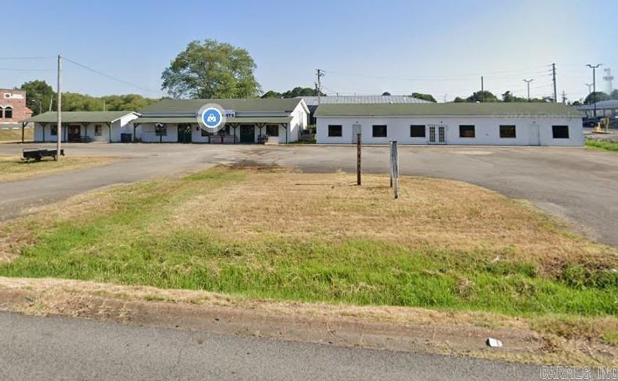 This centrally located commercial property in Searcy, Arkansas, presents a remarkable investment opportunity. Situated on a generous 1.34-acre lot near Harding University and boasting high visibility on one of the town's busiest roads, this offering includes two distinct buildings, opening up a wealth of possibilities. Imagine the potential for retail spaces, office complexes, or a combination thereof, capitalizing on the constant traffic and proximity to both the university community and the heart of Searcy. With ample space and a prime location, this property is a blank canvas awaiting the vision of its next owner to unlock its full potential and contribute to the thriving commercial landscape of the area. Building on the right is around 5,000 sqft, left is 2,400 sqft. C-4 zoning. SEE AGENT REMARKS.
