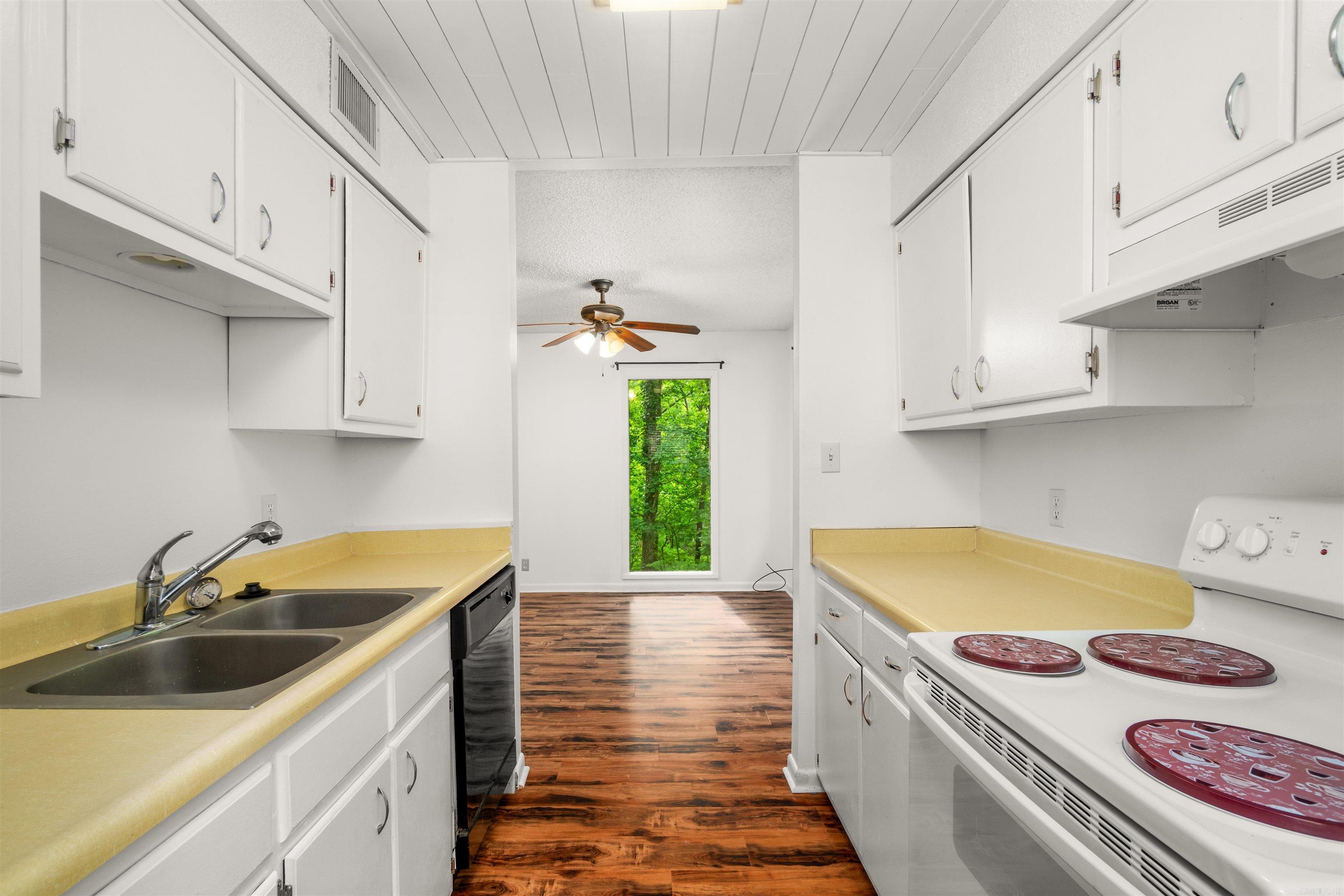 Desoto Courts Townhouse 1 - Residential