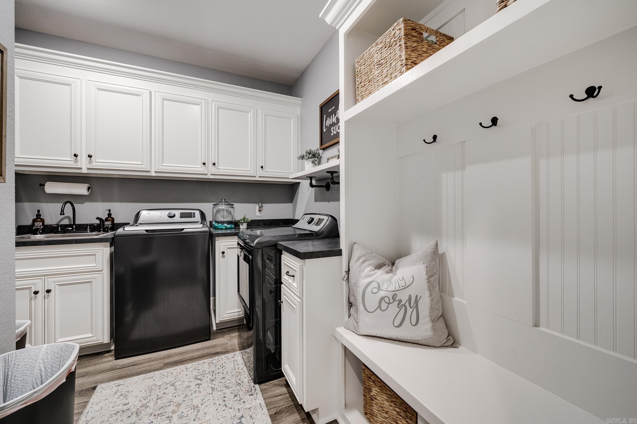 HILL COUNTRY EST - Residential