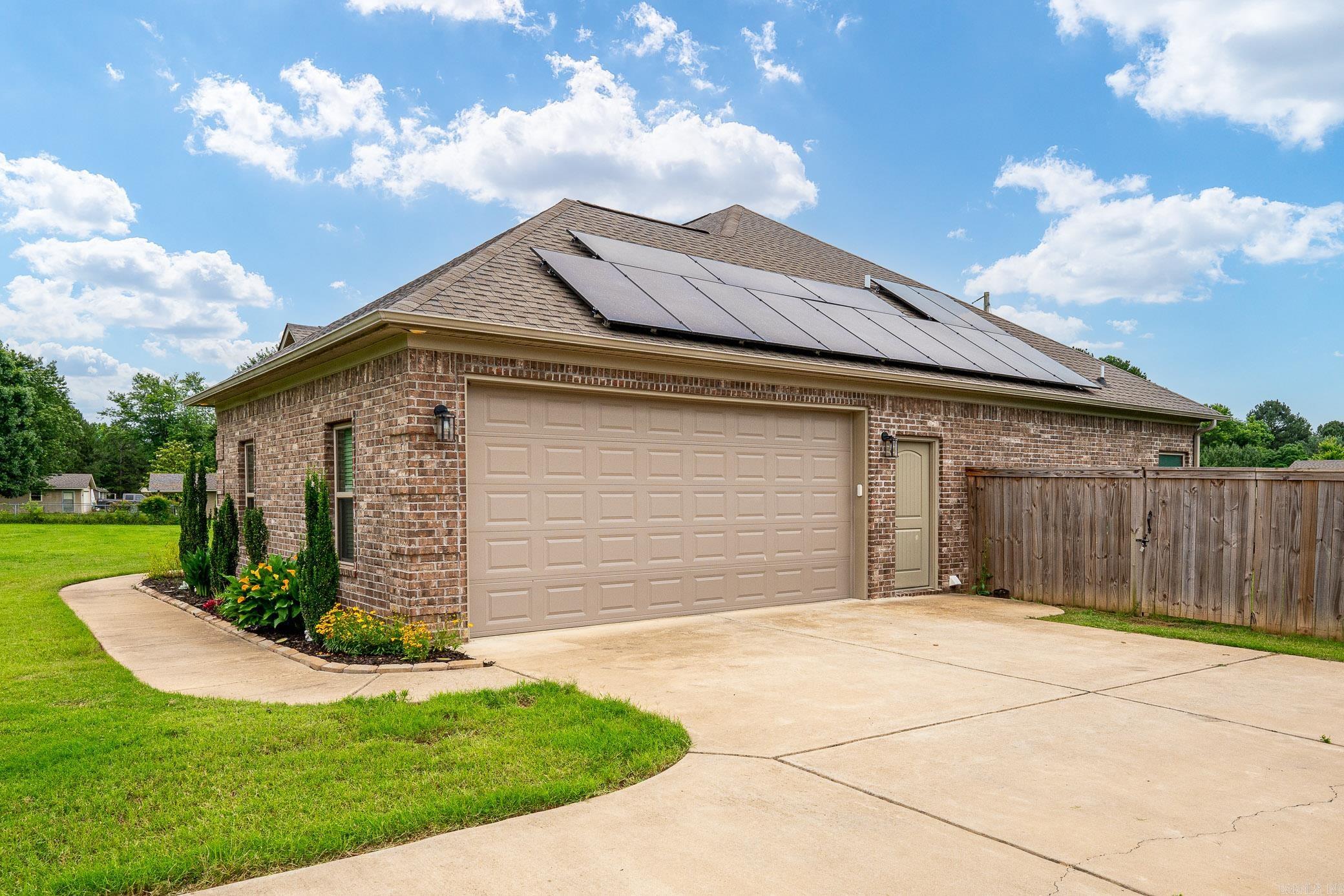 HILL COUNTRY EST - Residential