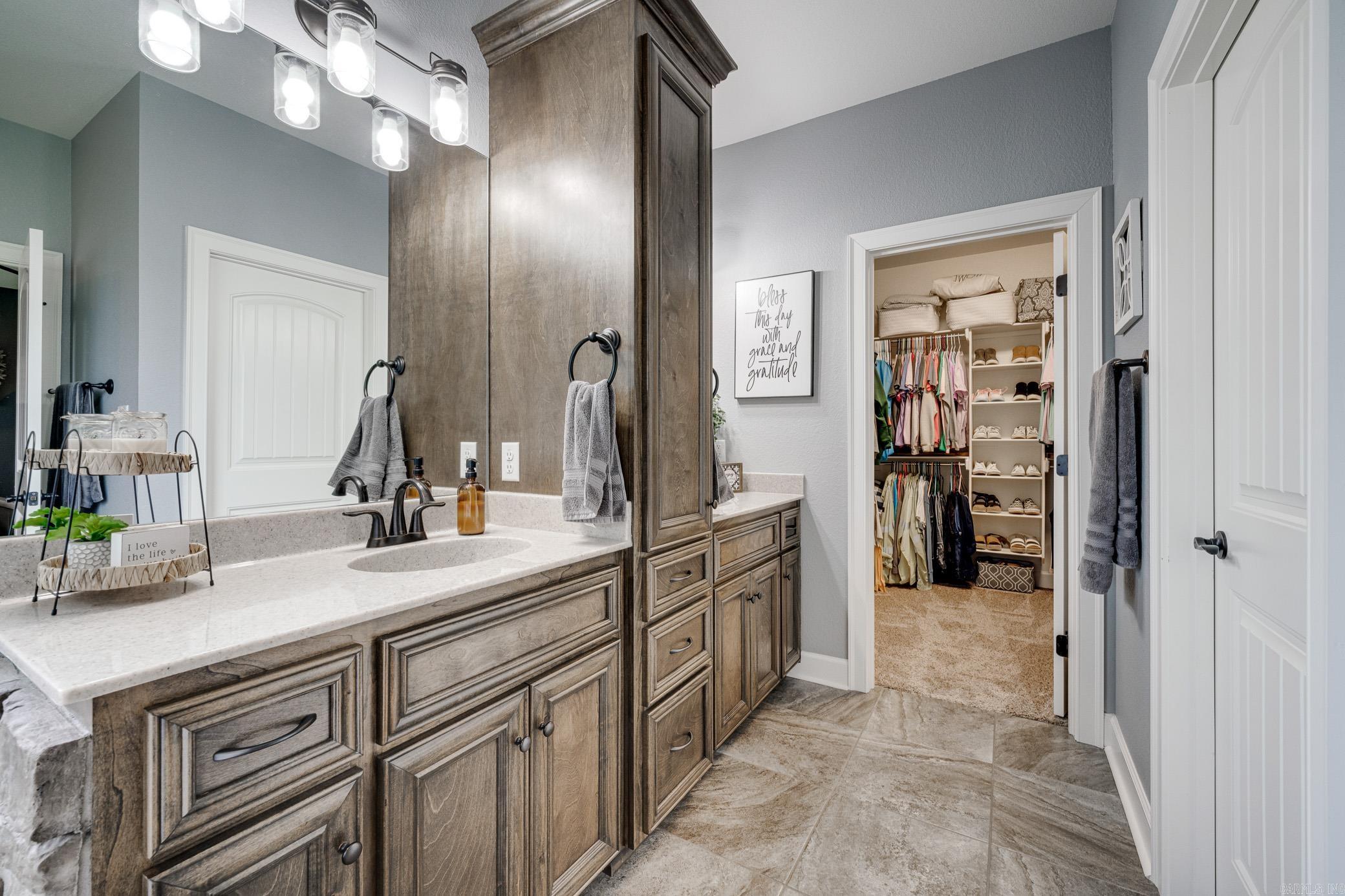 HILL COUNTRY EST - Residential