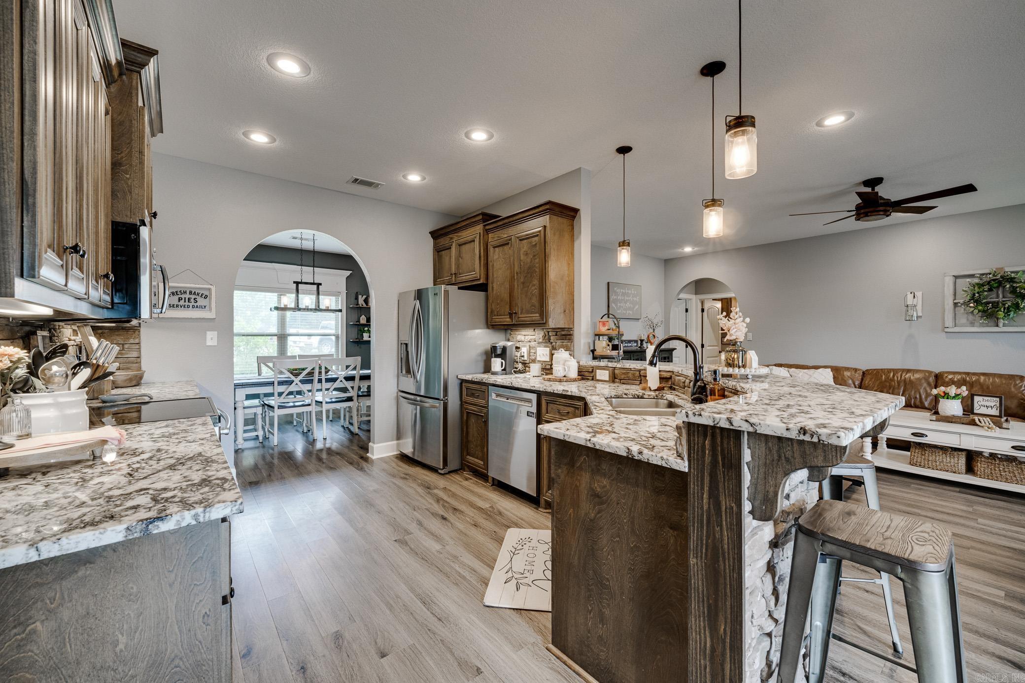 HILL COUNTRY EST - Residential