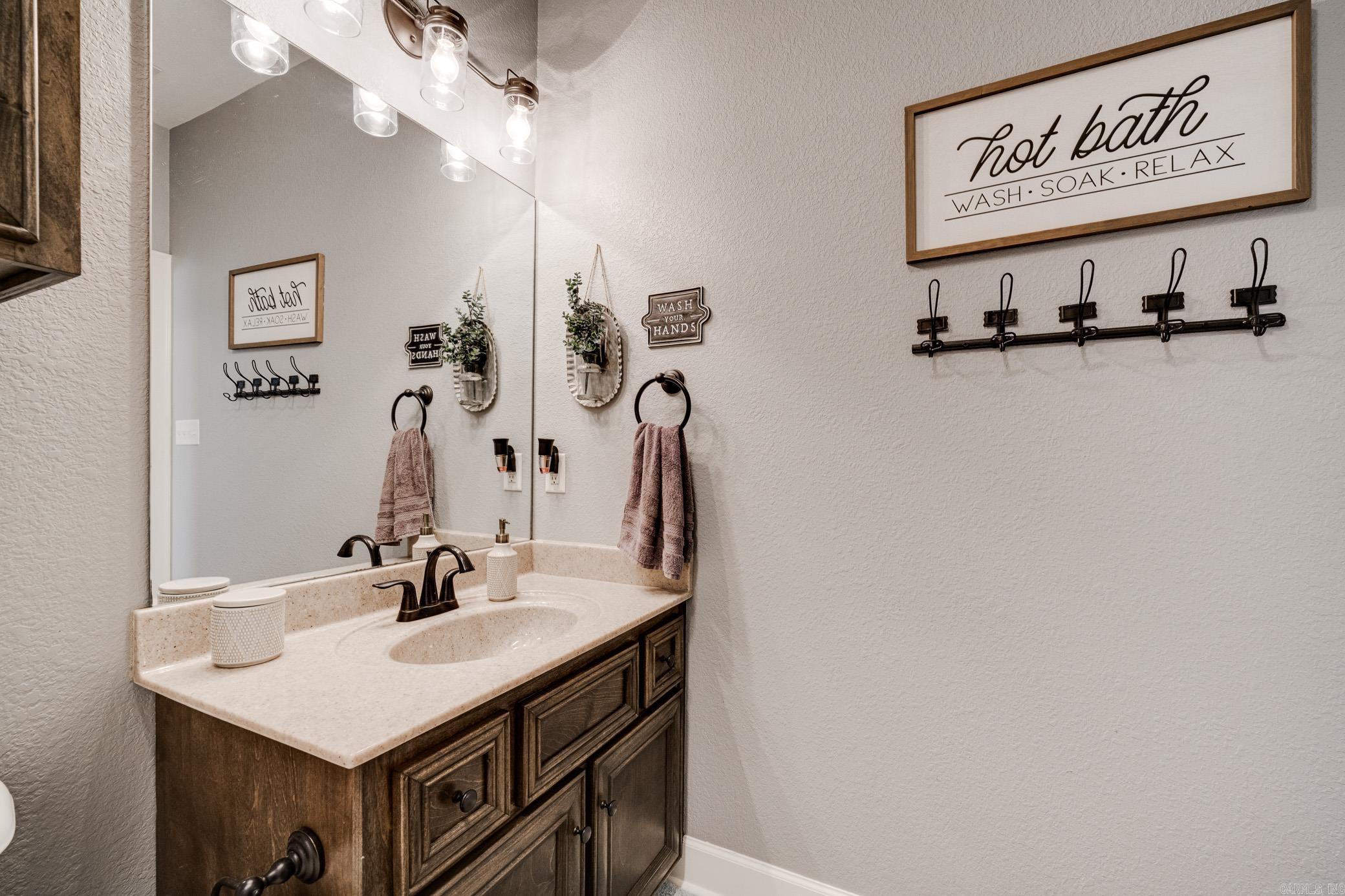 HILL COUNTRY EST - Residential