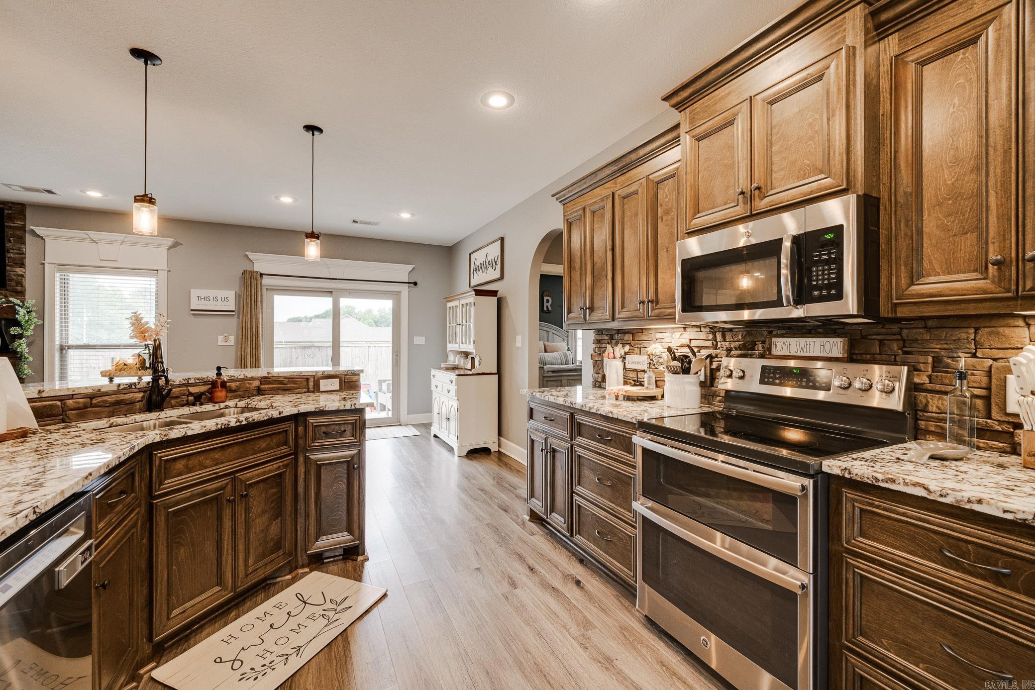 HILL COUNTRY EST - Residential