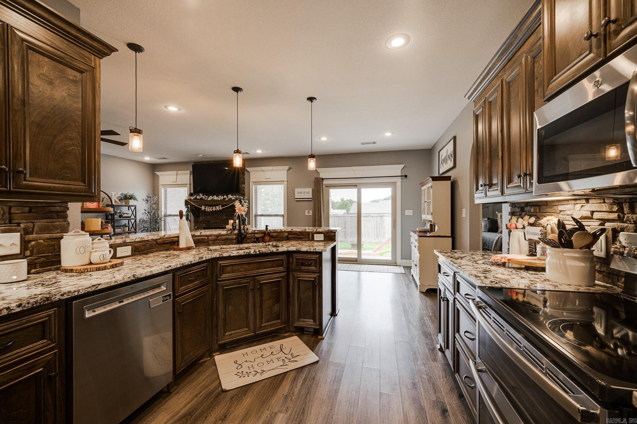 HILL COUNTRY EST - Residential