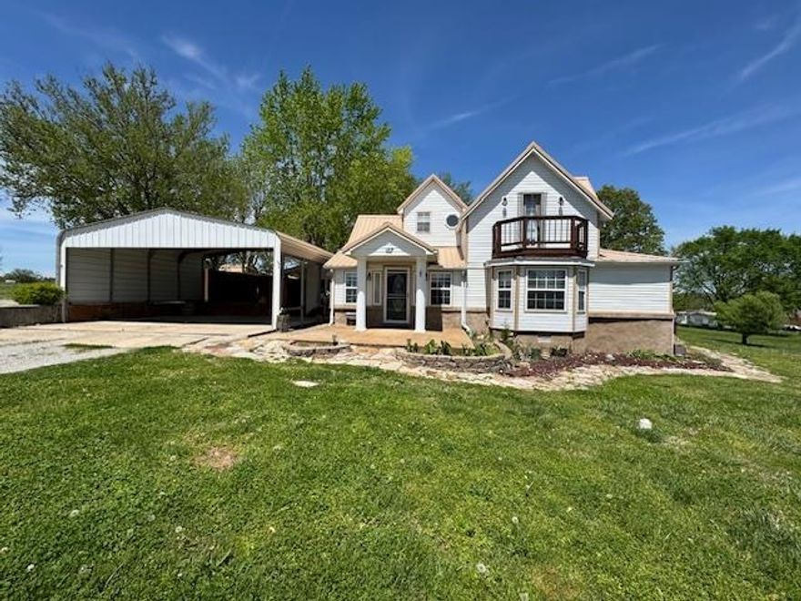 4 bed/2.5 bath home in Viola, AR.