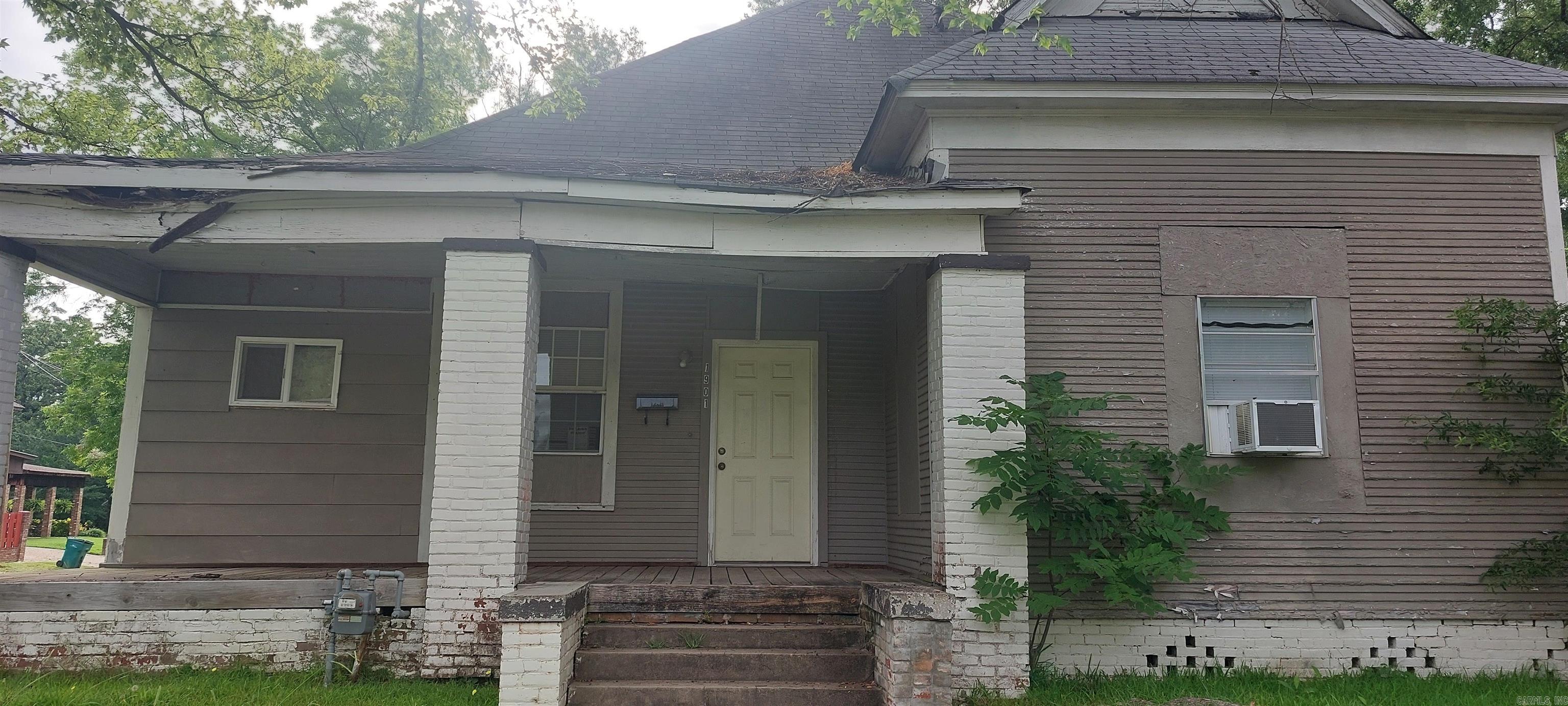 Calling all investors or first time homebuyers looking for a fixer upper that has tons of potential. Sound the alarm!!! This is the one you need to invest in. With some tlc, this property has the potential to become a beautiful swan. Come take a look to see how you can make it your own personal design and style. Call for a tour today. Agents see remarks.