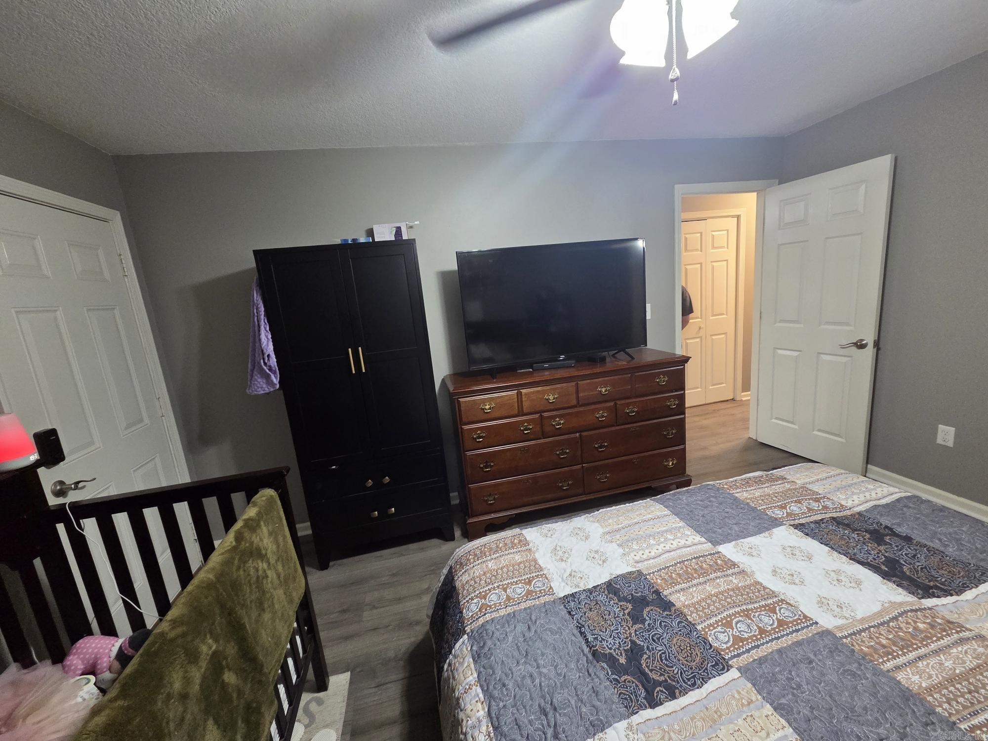 RIVER OAKS COMMONS - Residential