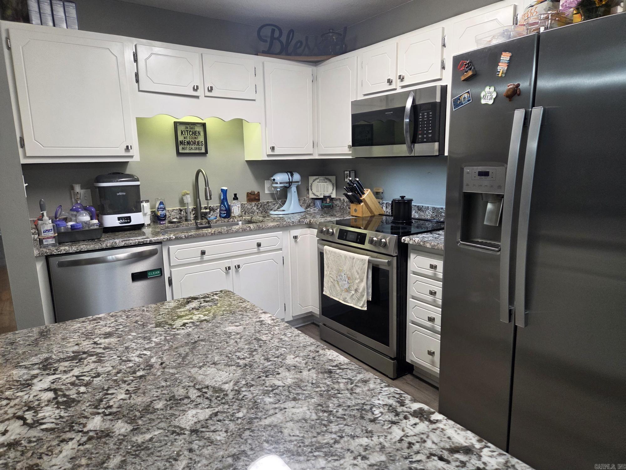 RIVER OAKS COMMONS - Residential