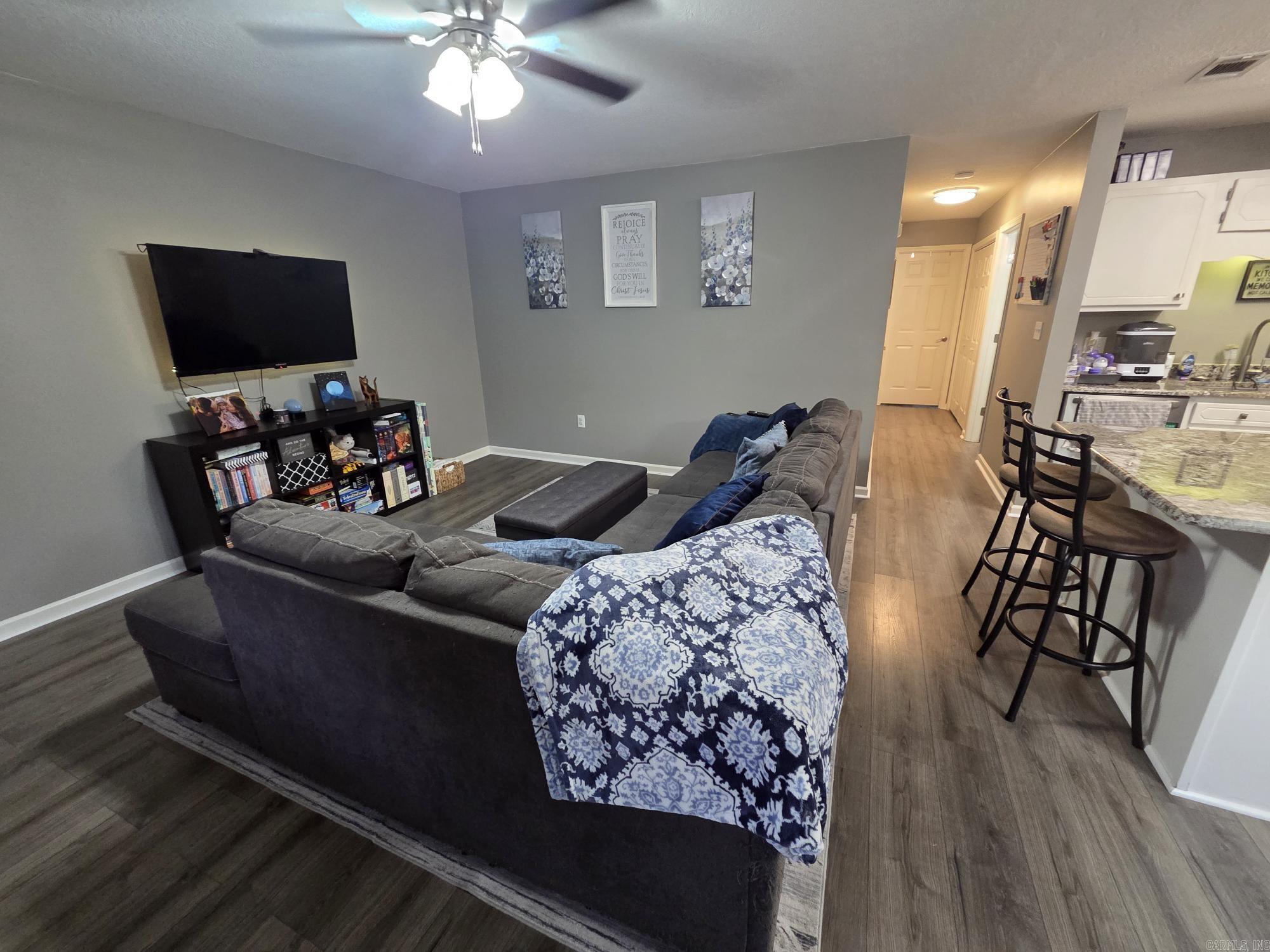 RIVER OAKS COMMONS - Residential