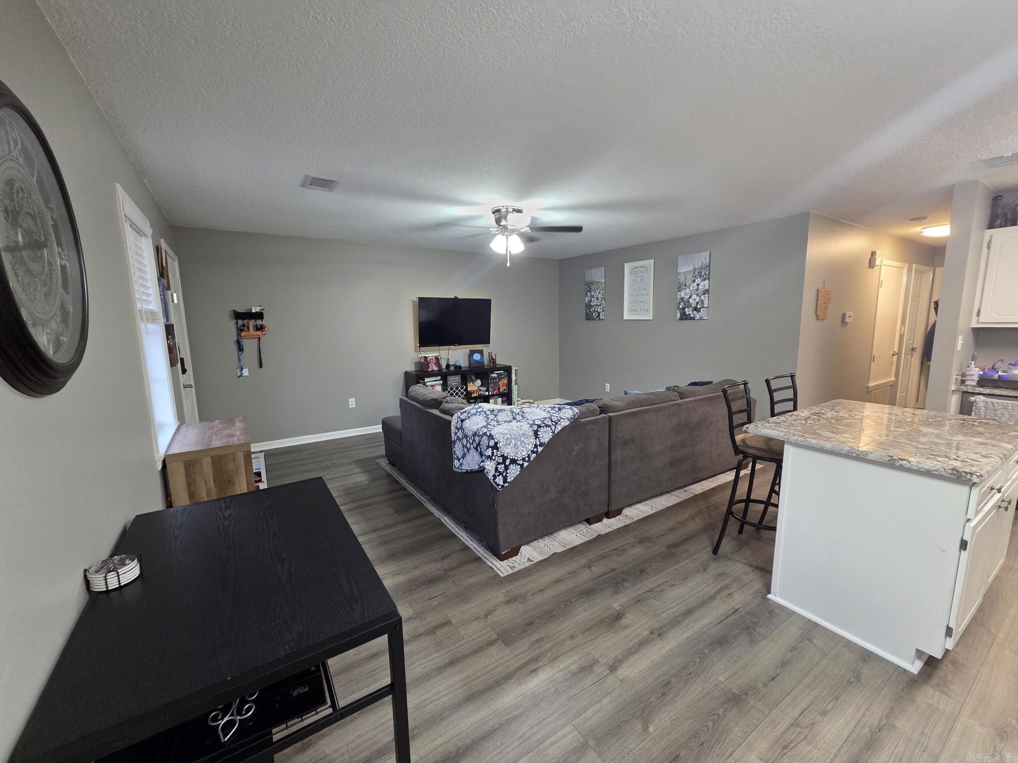 RIVER OAKS COMMONS - Residential