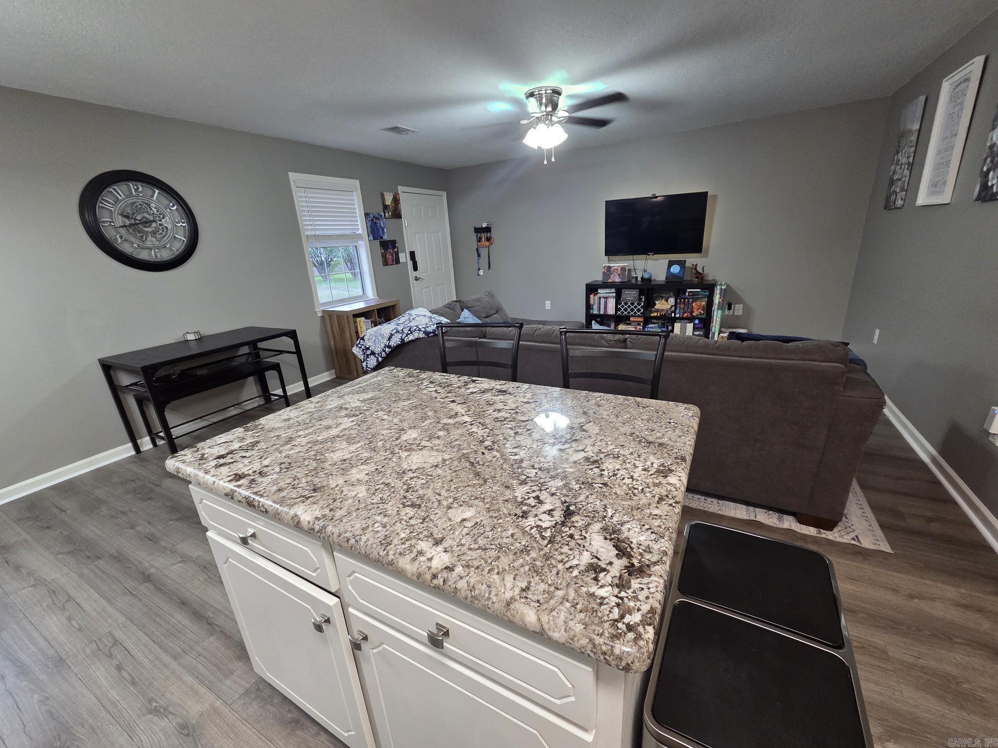 RIVER OAKS COMMONS - Residential