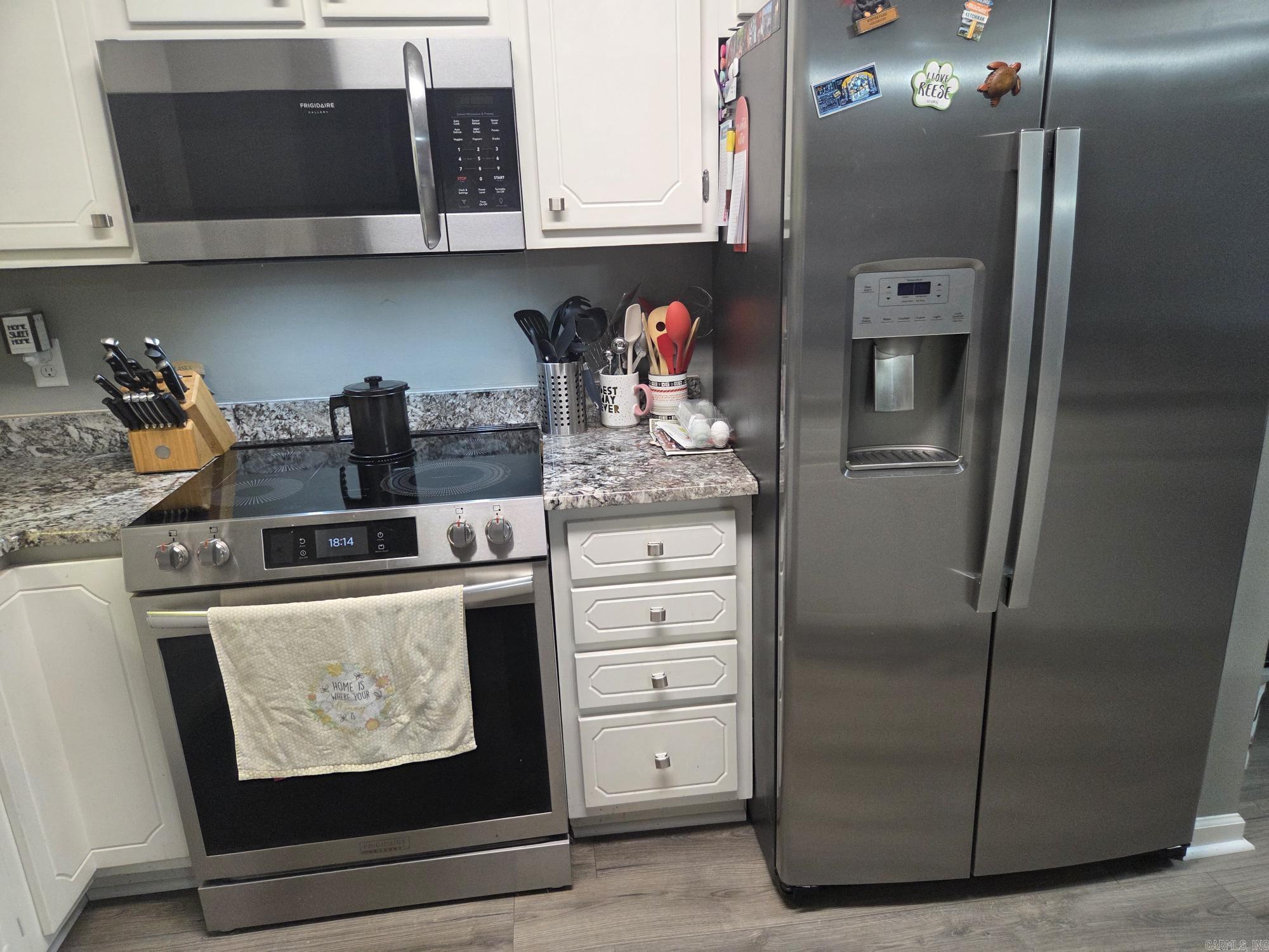 RIVER OAKS COMMONS - Residential