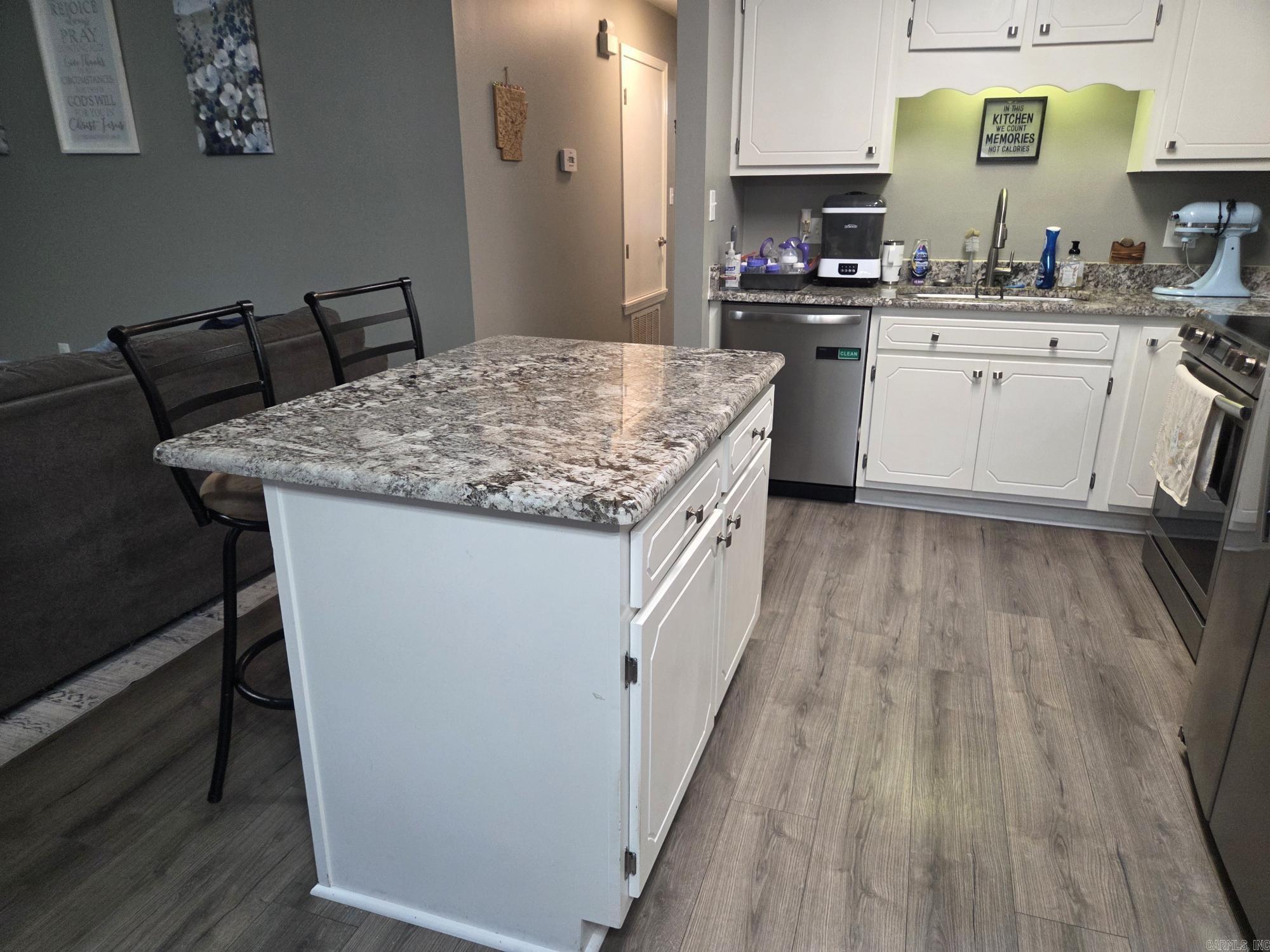 RIVER OAKS COMMONS - Residential