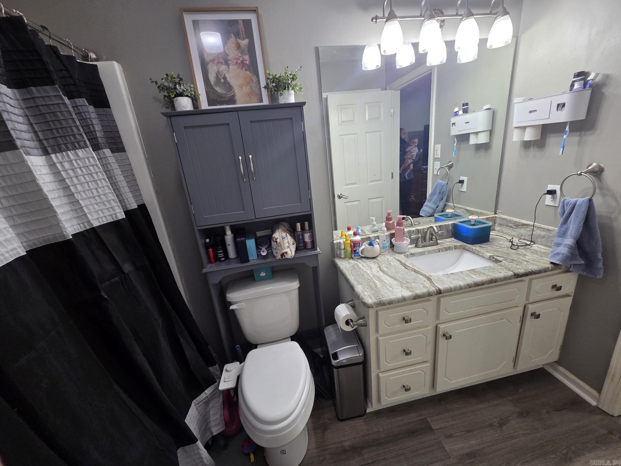 RIVER OAKS COMMONS - Residential