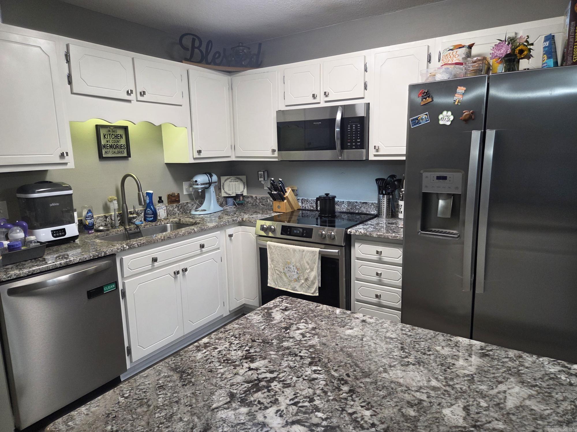 RIVER OAKS COMMONS - Residential