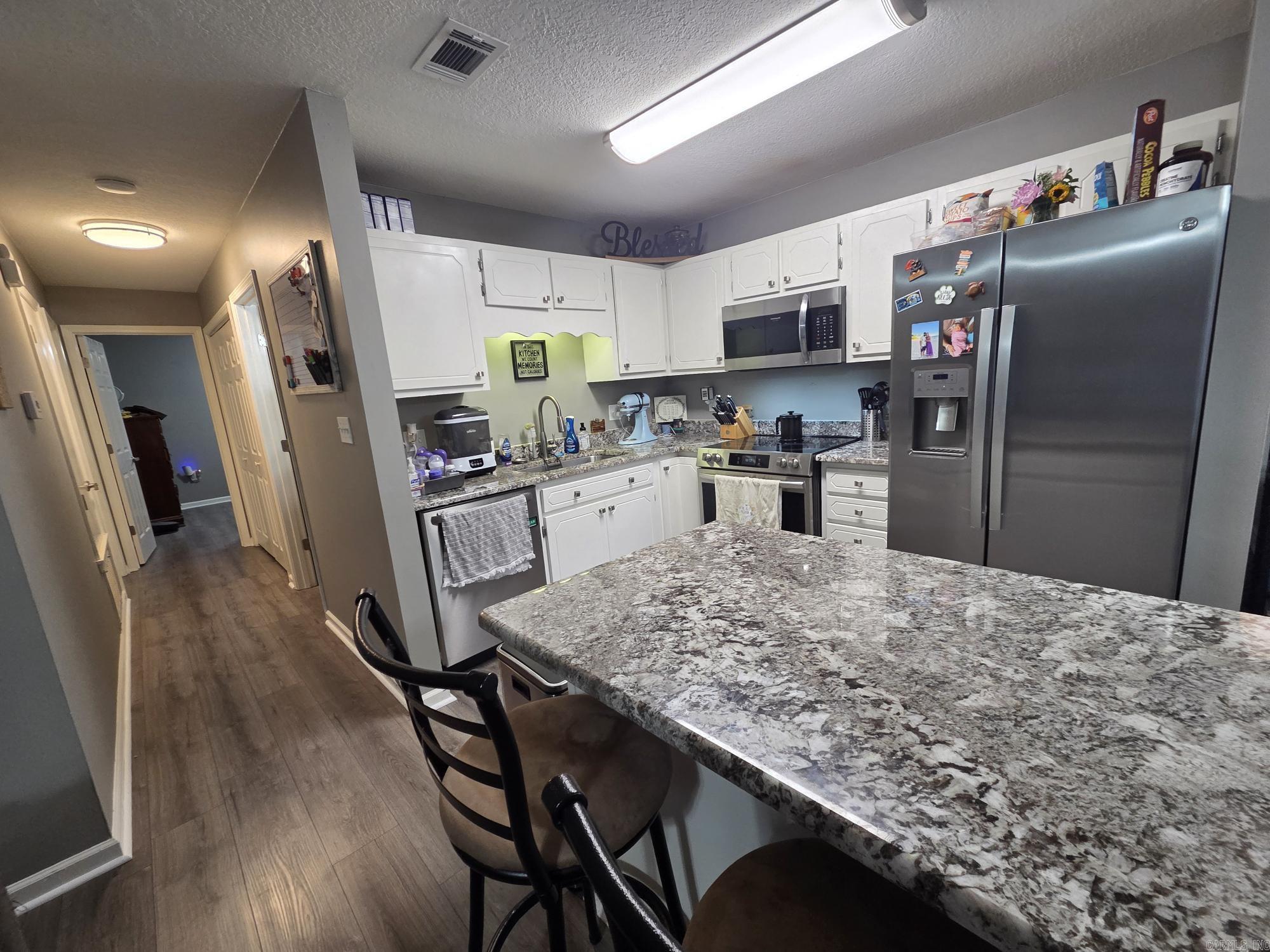 RIVER OAKS COMMONS - Residential