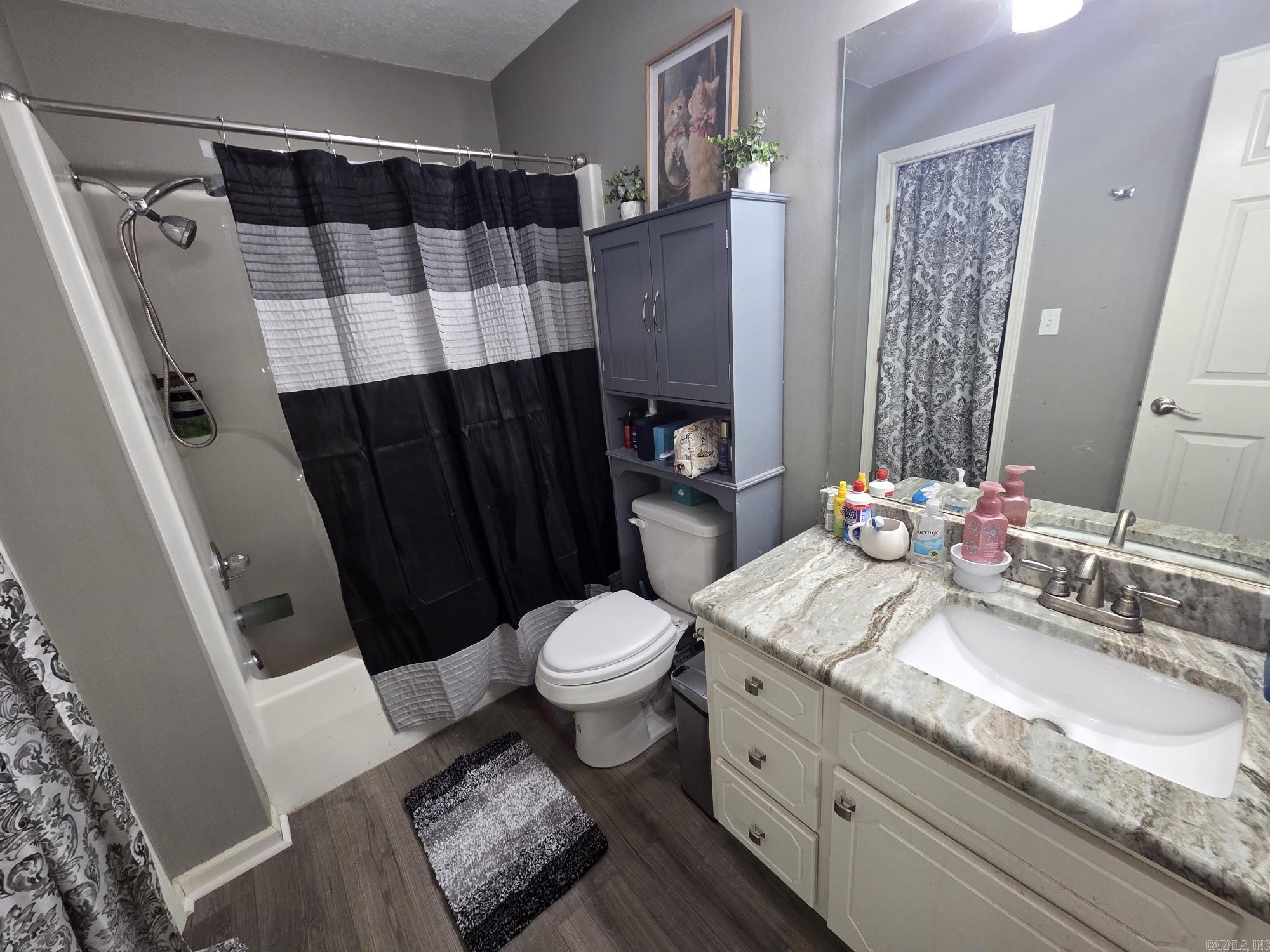 RIVER OAKS COMMONS - Residential