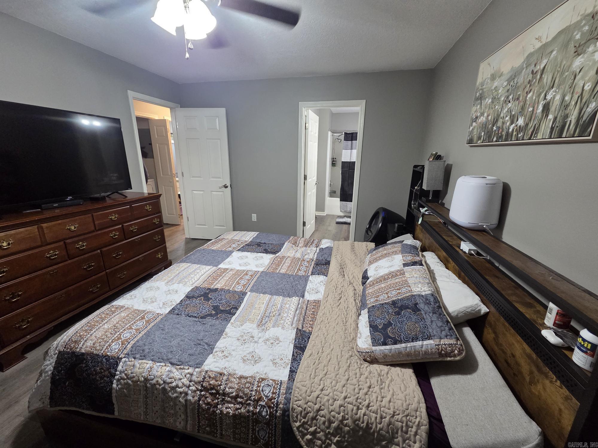 RIVER OAKS COMMONS - Residential