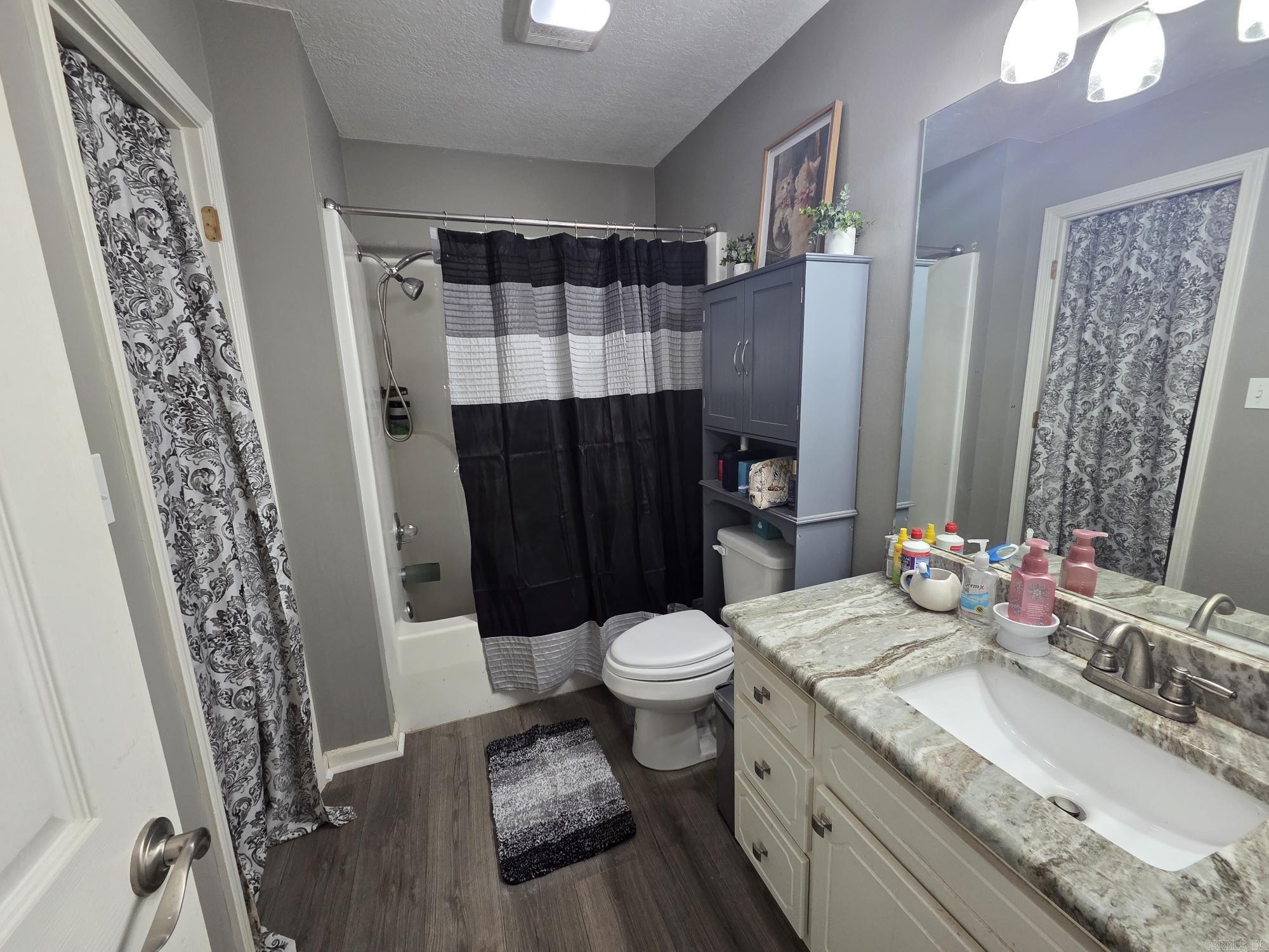 RIVER OAKS COMMONS - Residential